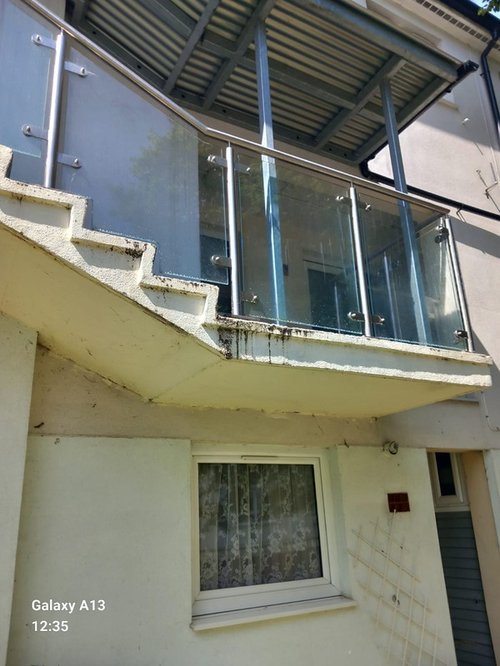 Professional-Grade vs Household Bleach