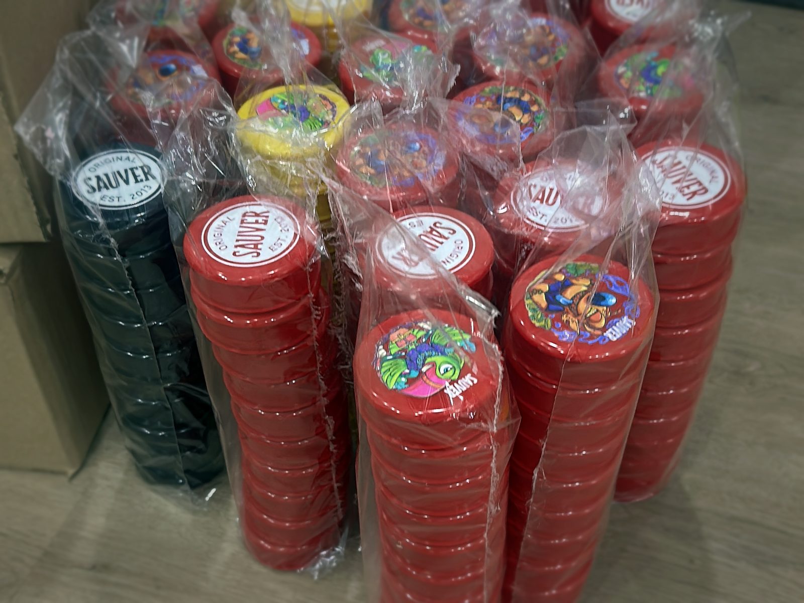 Vasos personalizados embalados para entrega