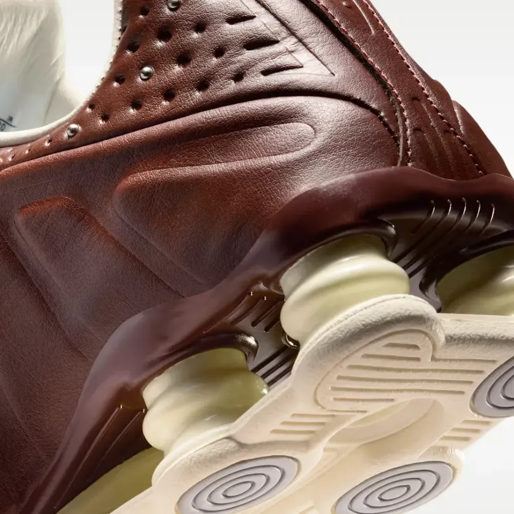 Nike Shox R4 Dark Pony Soft Pearl - Droper