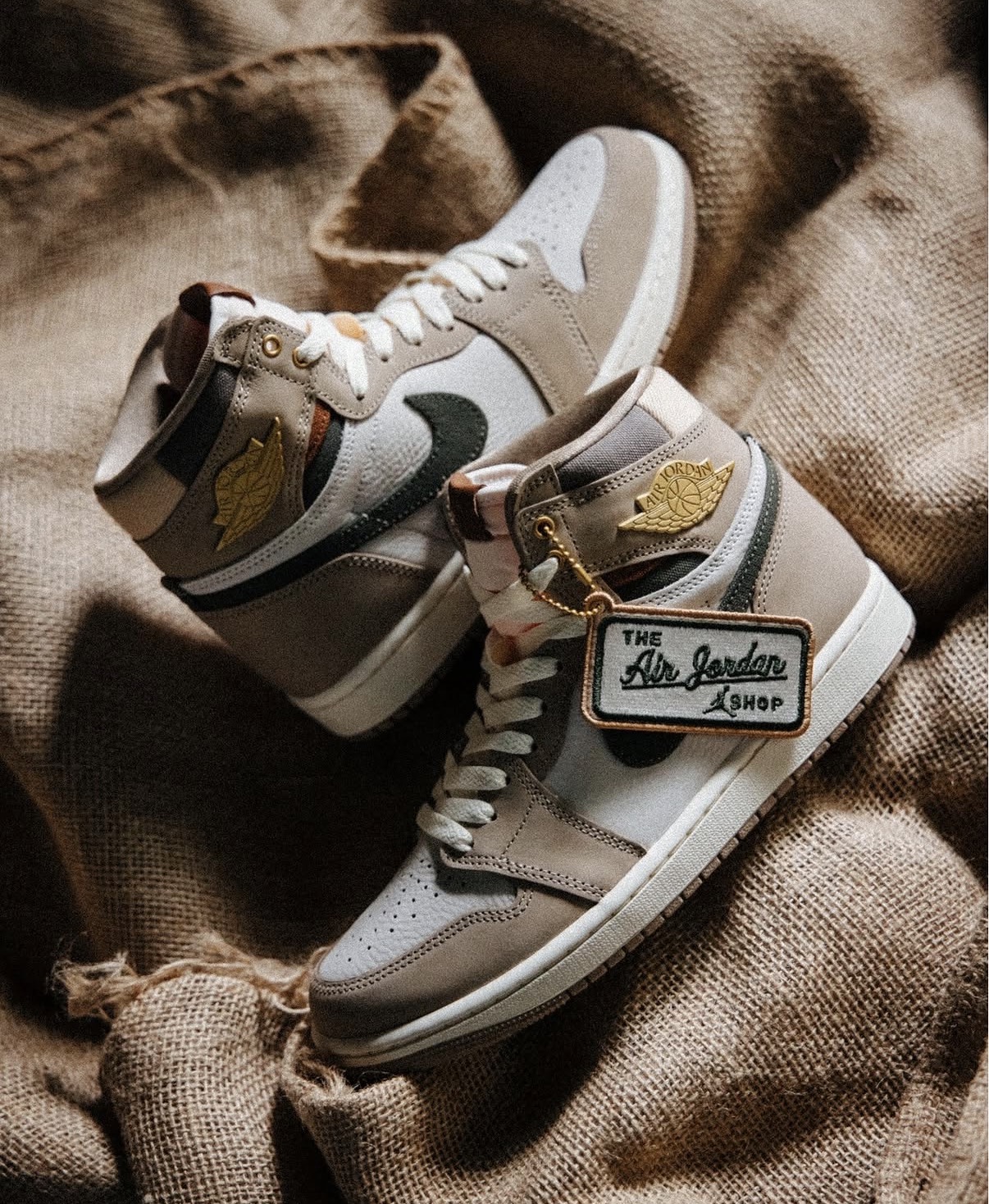 Travis Scott x Air Jordan 1 Low geram expectativa de lançamento no