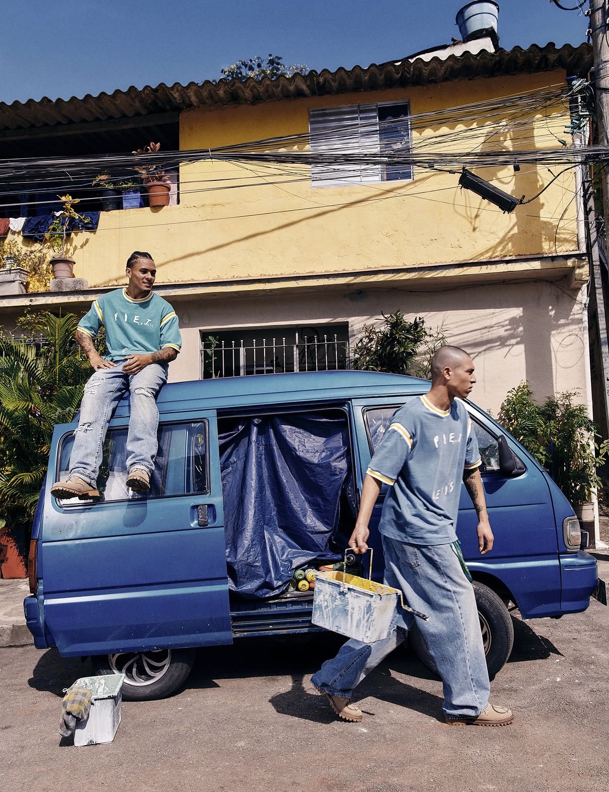Piet e Levi's celebram a paixão pelo futebol em nova colaboração nostálgica