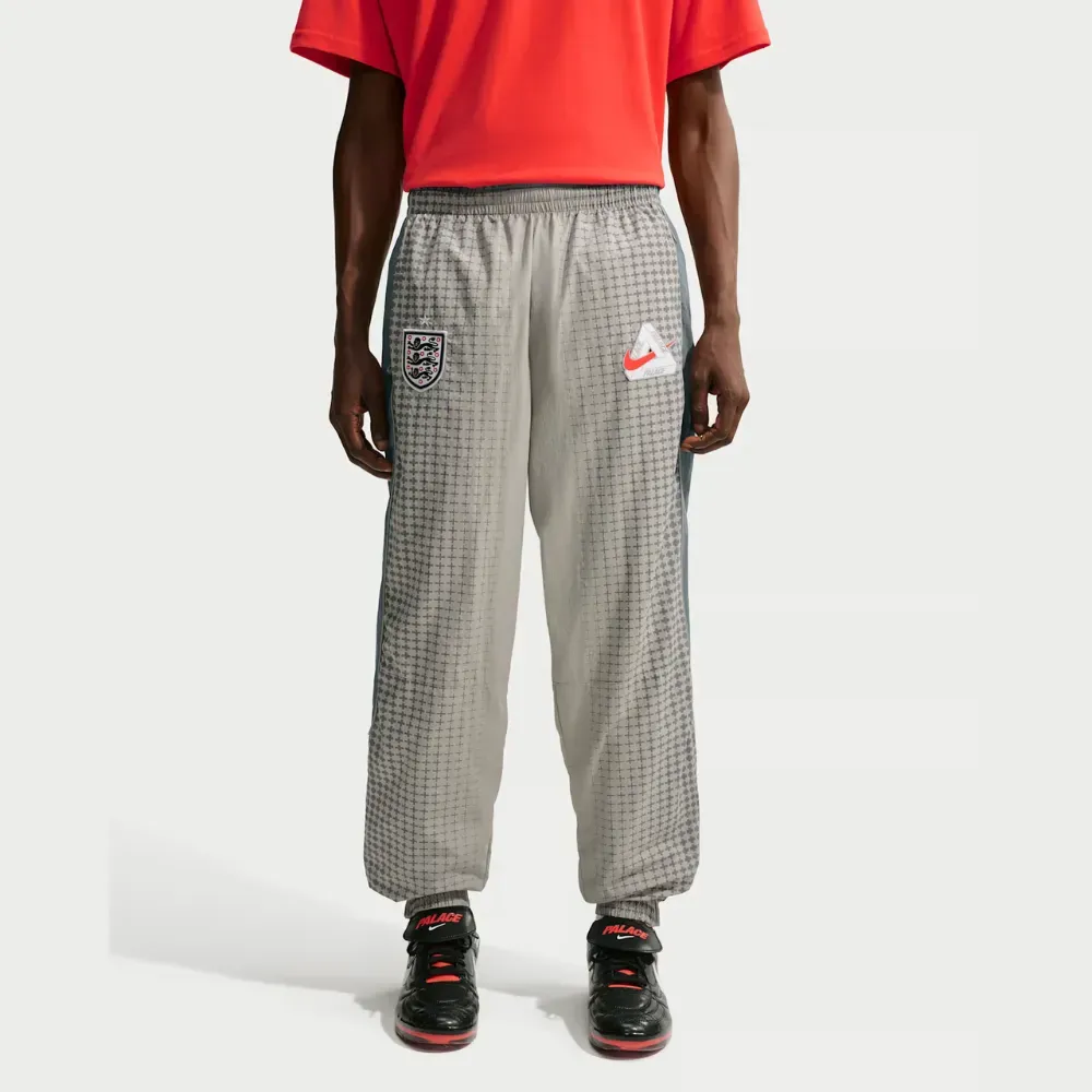 England x Palace x Nike Calça Solo Swoosh Track Pewter Grey - Droper