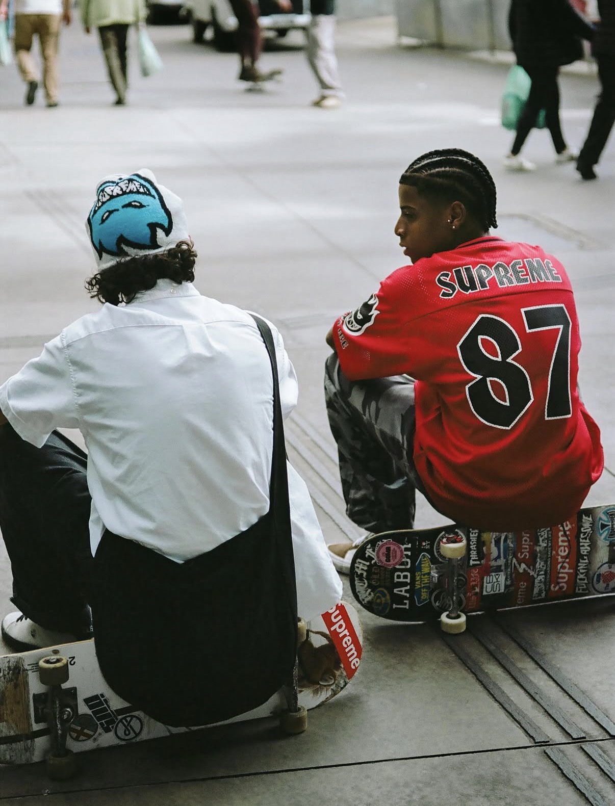 Supreme e Spitfire revelam campanha oficial fotografada nas ruas