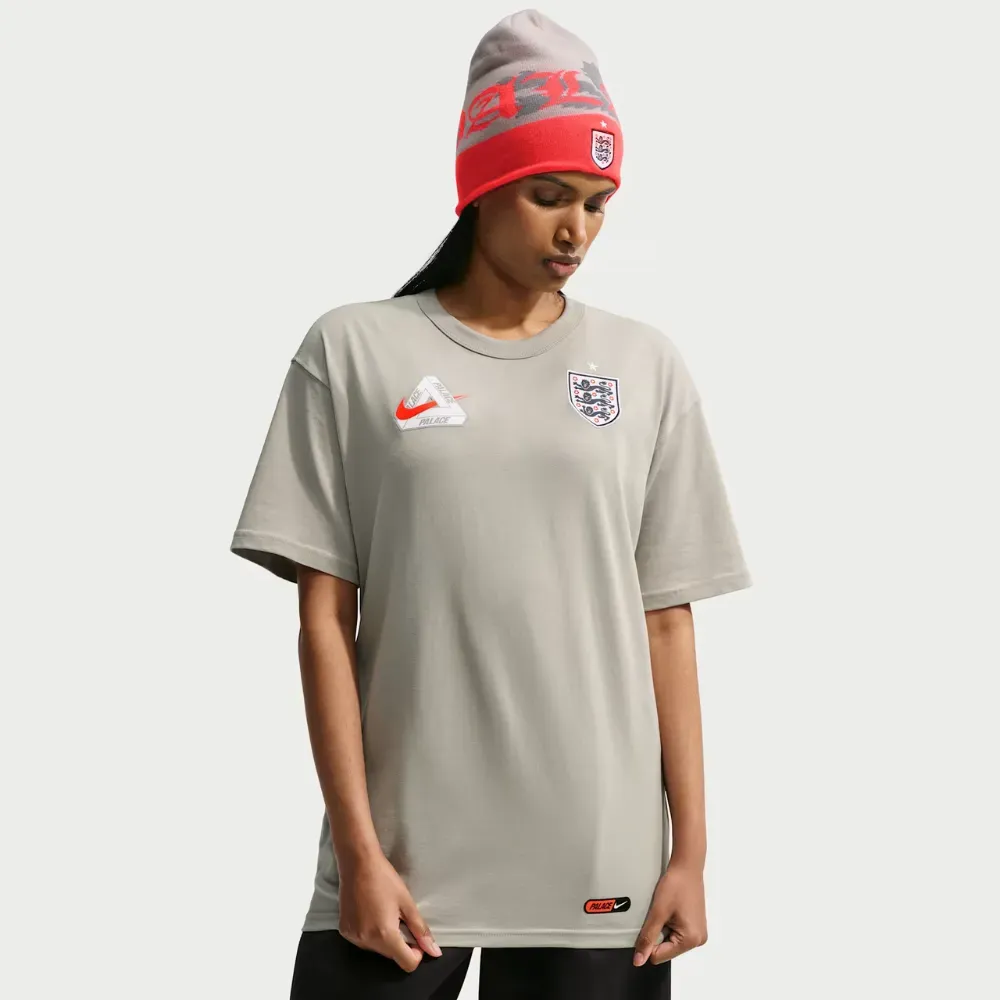England x Palace x Nike Camiseta Pewter Grey - Droper