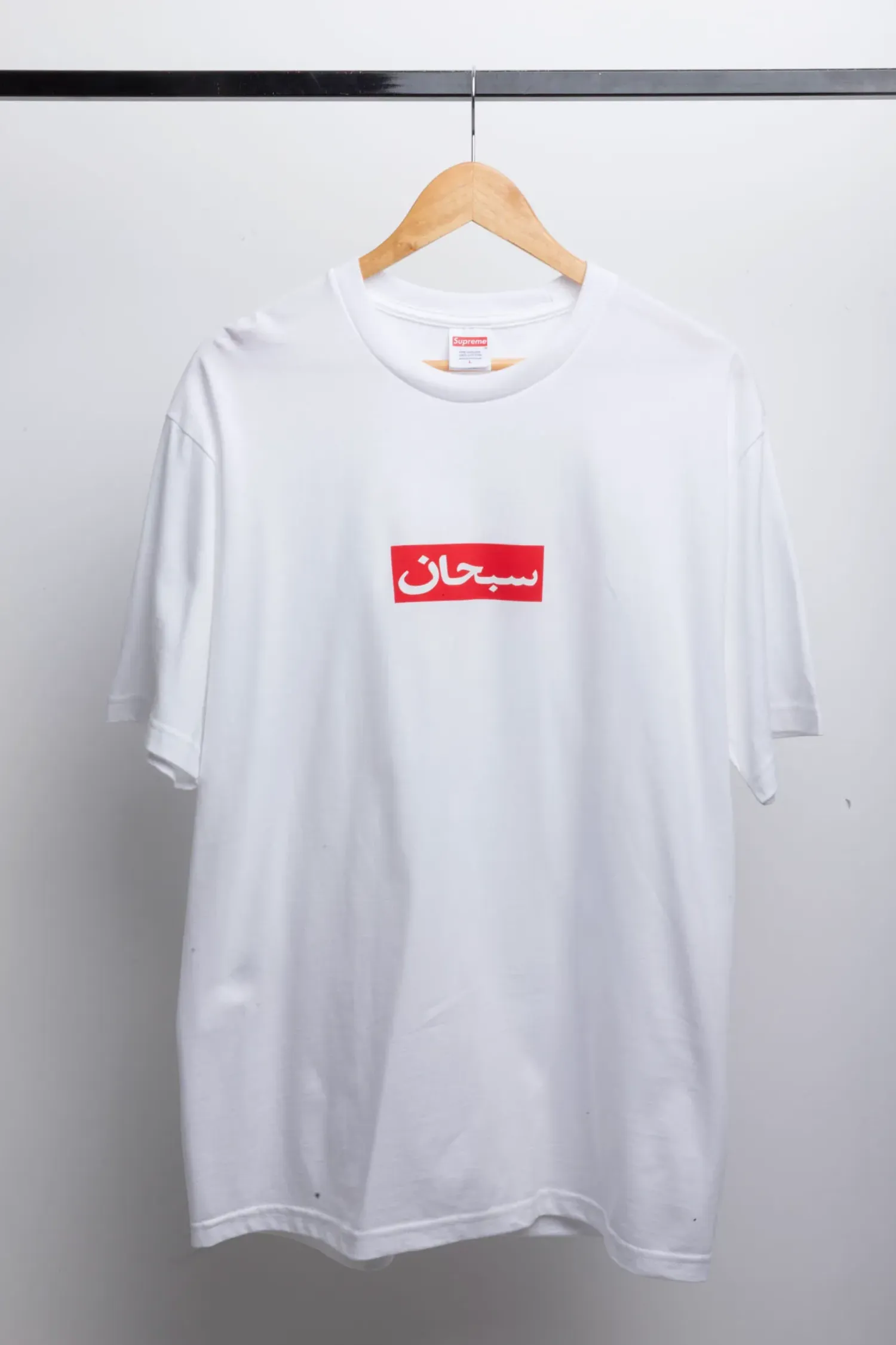 Camiseta Supreme Arabic Box Logo White SS26-W1 — G, Novo