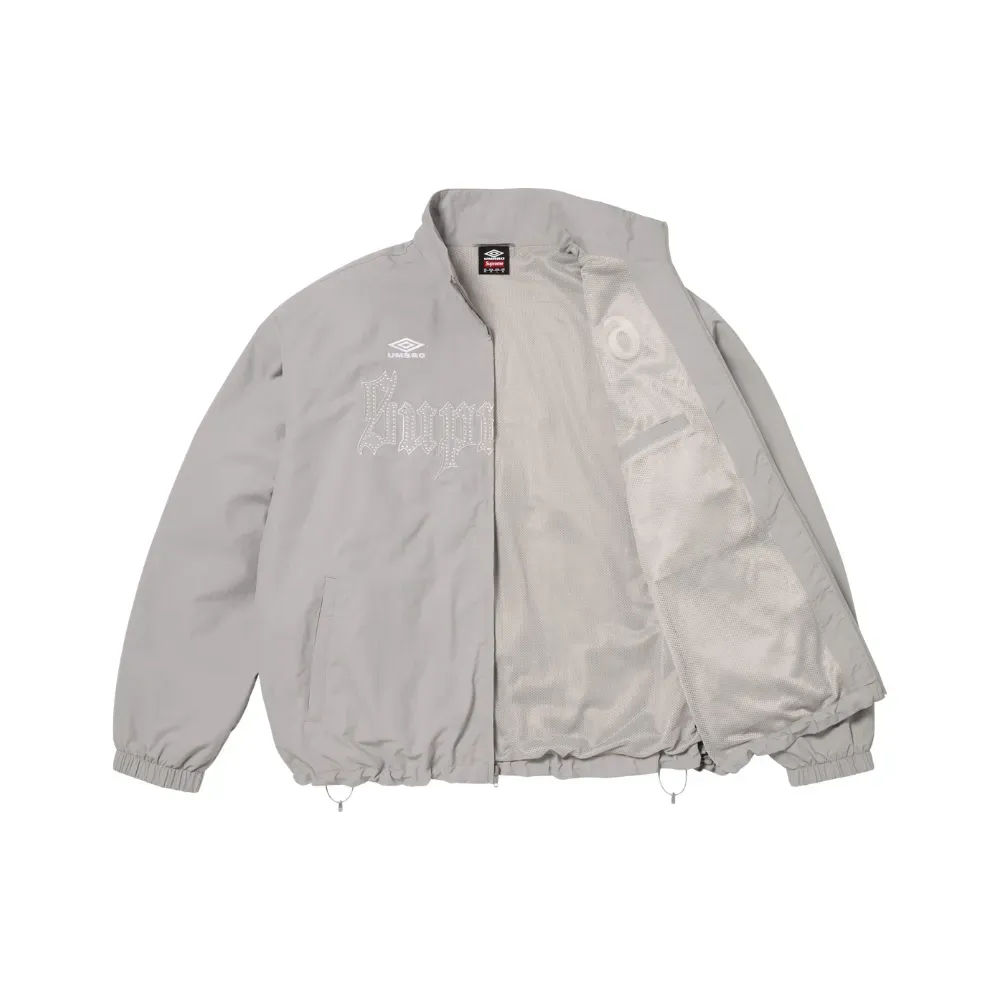 Umbro x Supreme Jaqueta Rhinestone Track Light Grey SS26-W17 - Droper