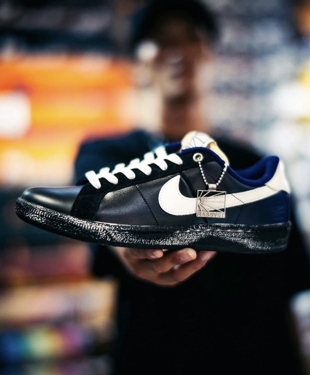 RASSVET × NIKE SB ZOOM TENNIS CLASSIC Nike SB e Rassvet resgatam o Zoom Tennis Classic em nova