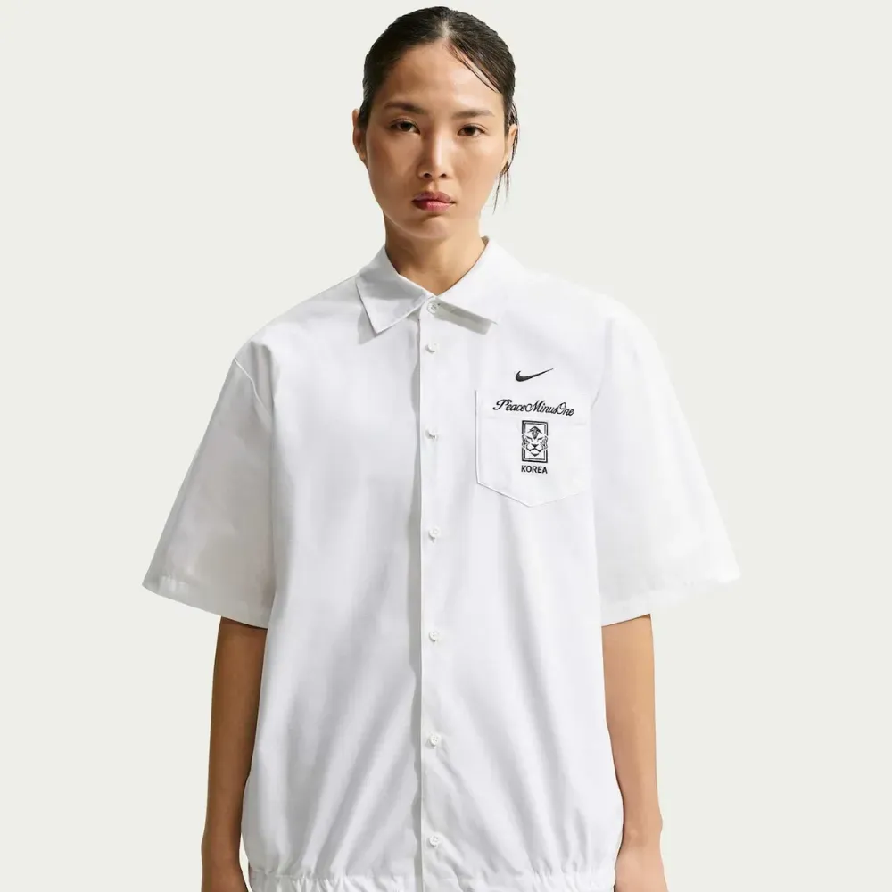 「颯人」PEACEMINUSONE PEACEMINUSONE x South Korea x Nike Camisa Short Sleeve White - Droper