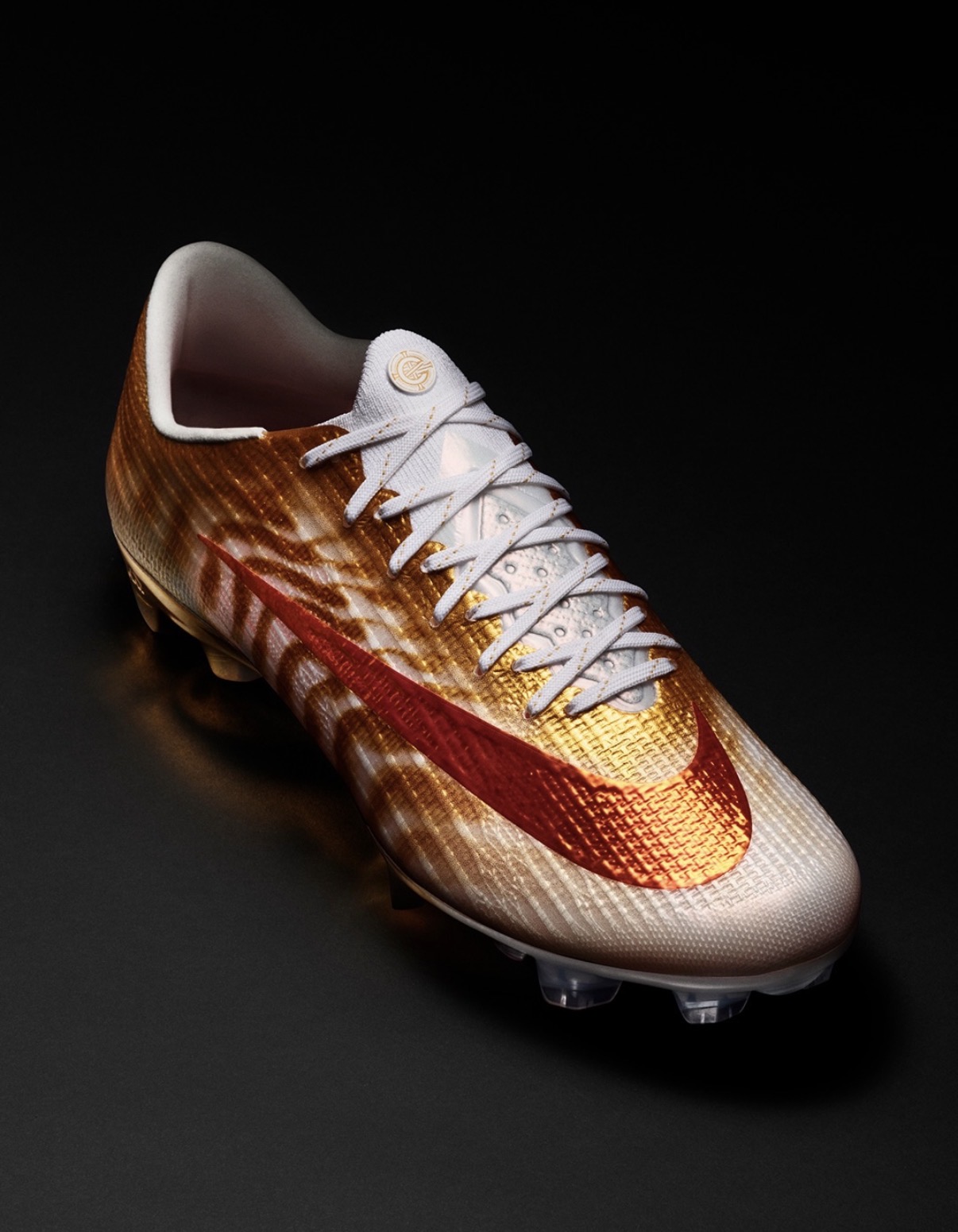 Nike anuncia edição limitada da chuteira Gold Scorpion Mercurial