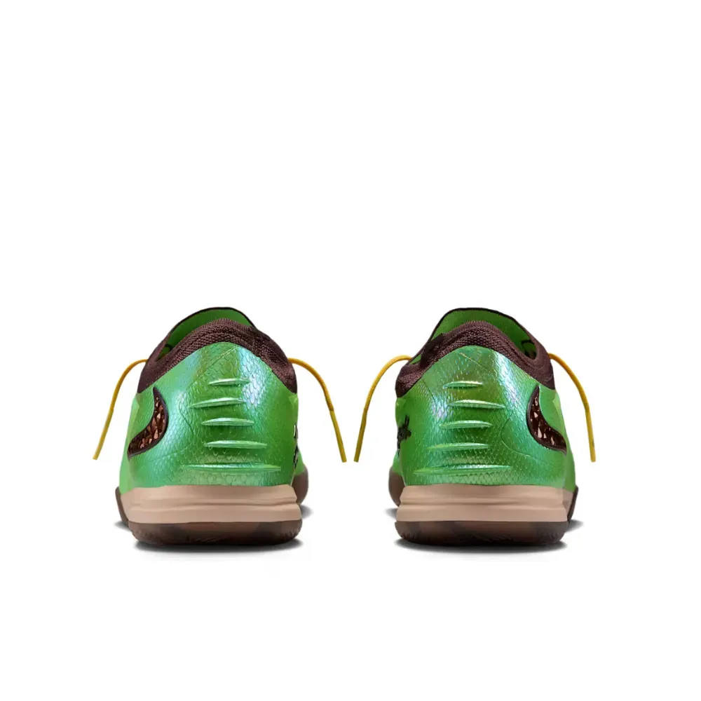 Cactus Jack x Nike Chuteira Phantom 6 Low Indoor Earth Metallic