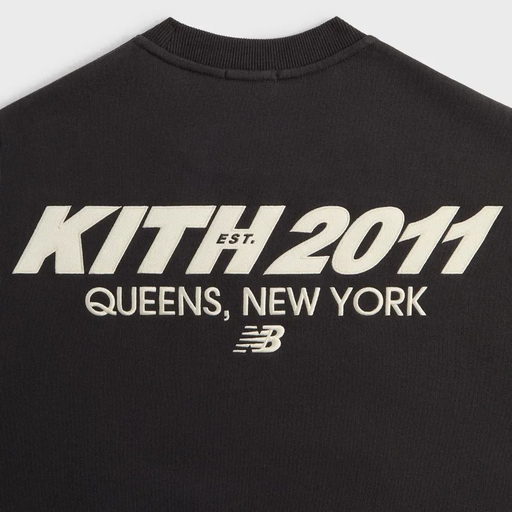 Kith x New Balance Moletom Laurel Nelson Crewneck Nightfall foto 4