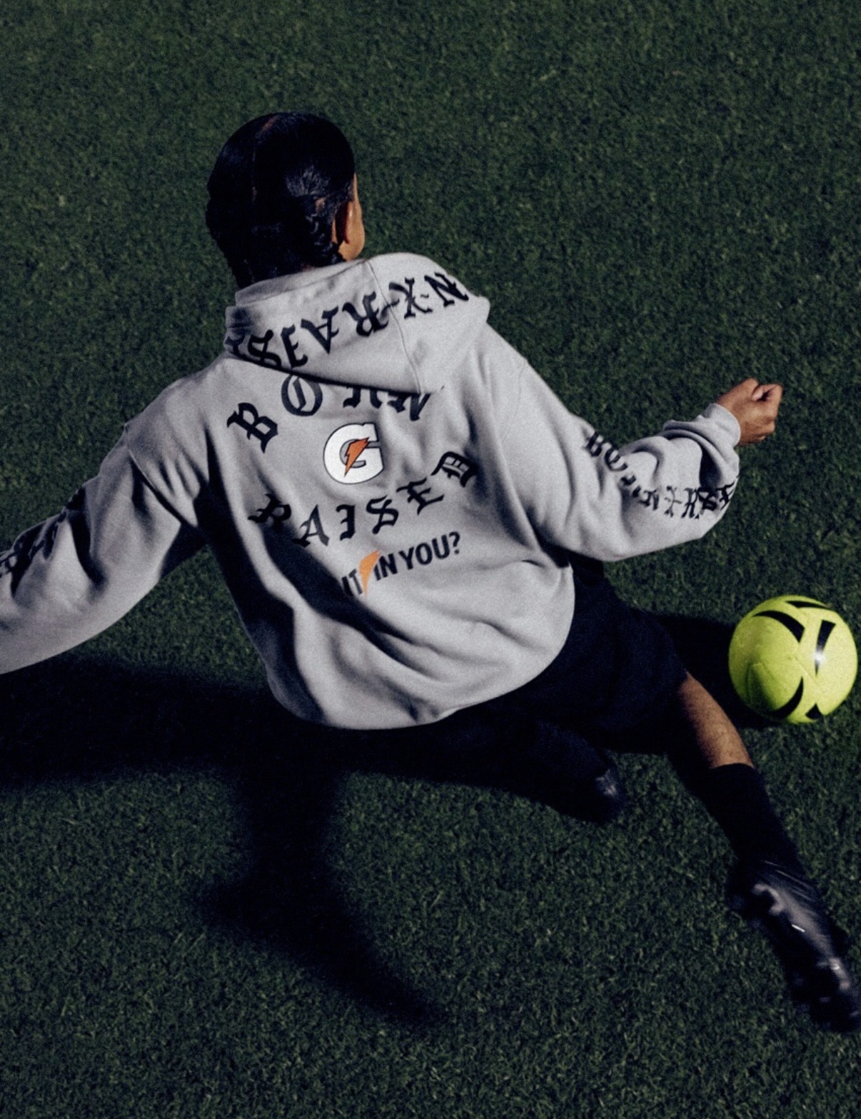Supreme e Spitfire revelam campanha oficial fotografada nas ruas