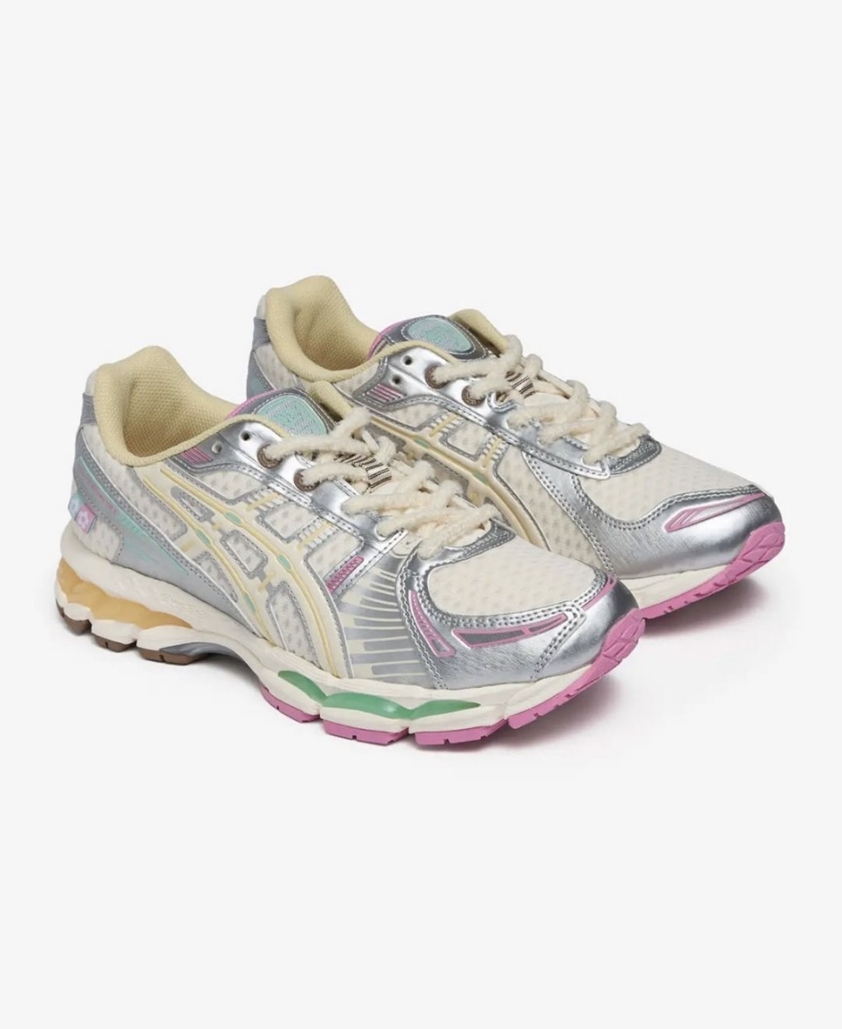 VandyThePink e ASICS revelam nova colaboração adocicada no modelo