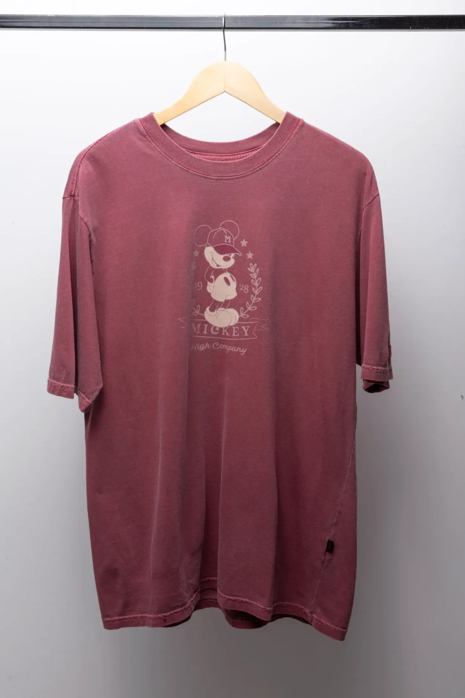 Disney x High Company Camiseta Classic Burgundy — P, Novo