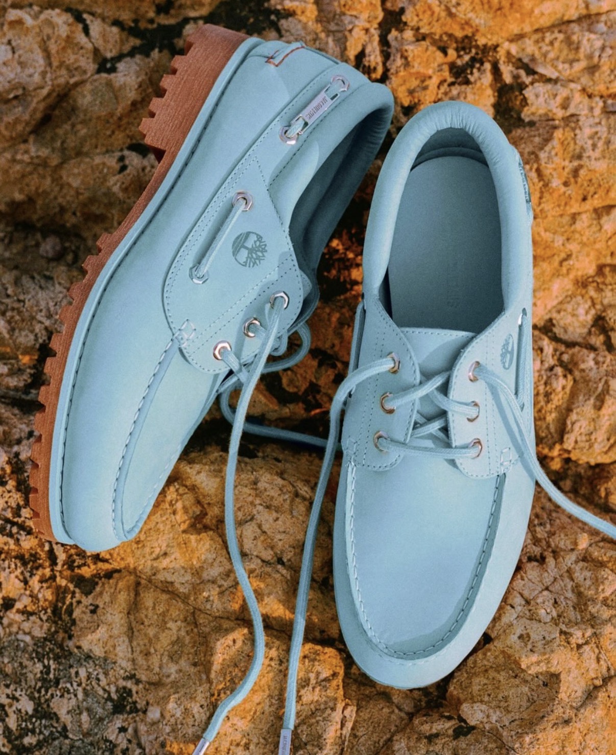 Jacquemus e Timberland renovam parceria com nova cor vibrante para