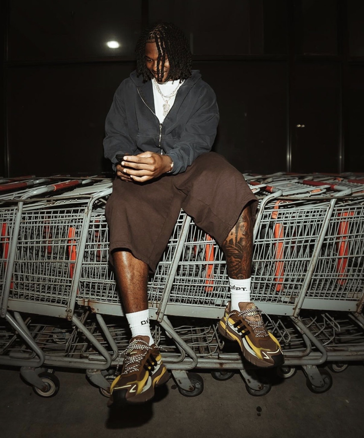 Travis Scott surpreende com versão inédita do Nike Moon Shoe em