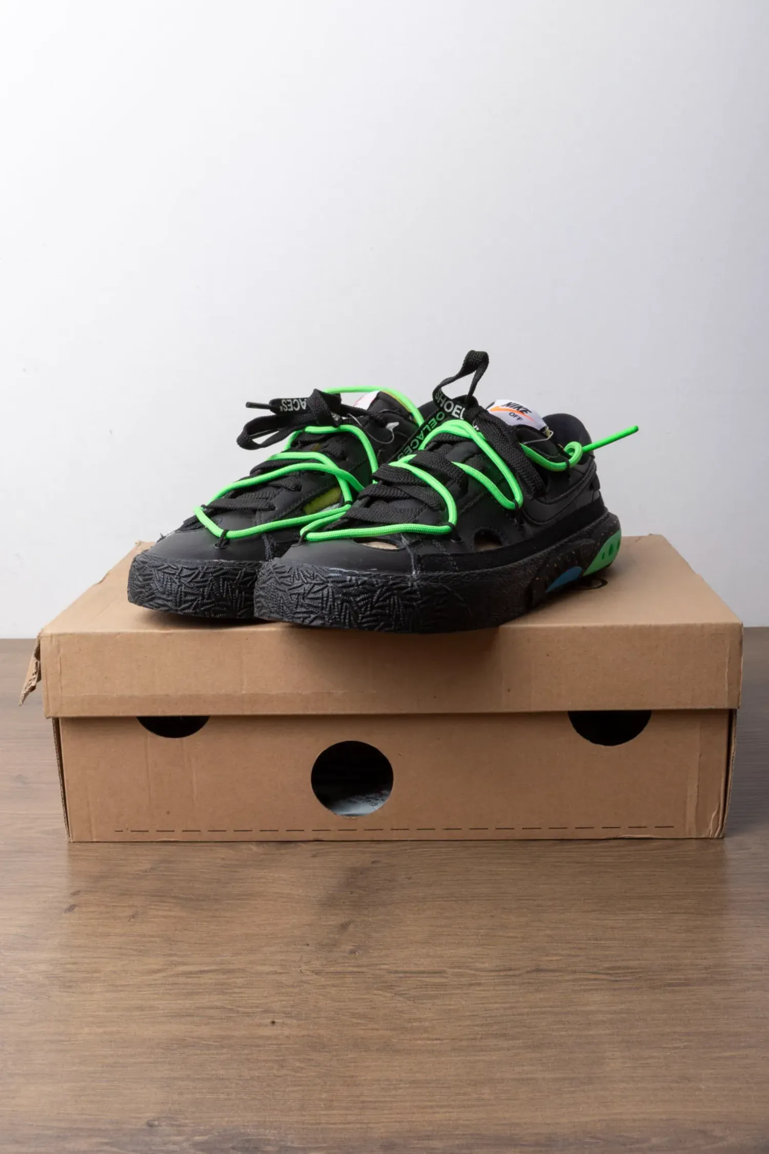 Off-White x Nike Blazer Low Black and Electro Green — 37, Novo