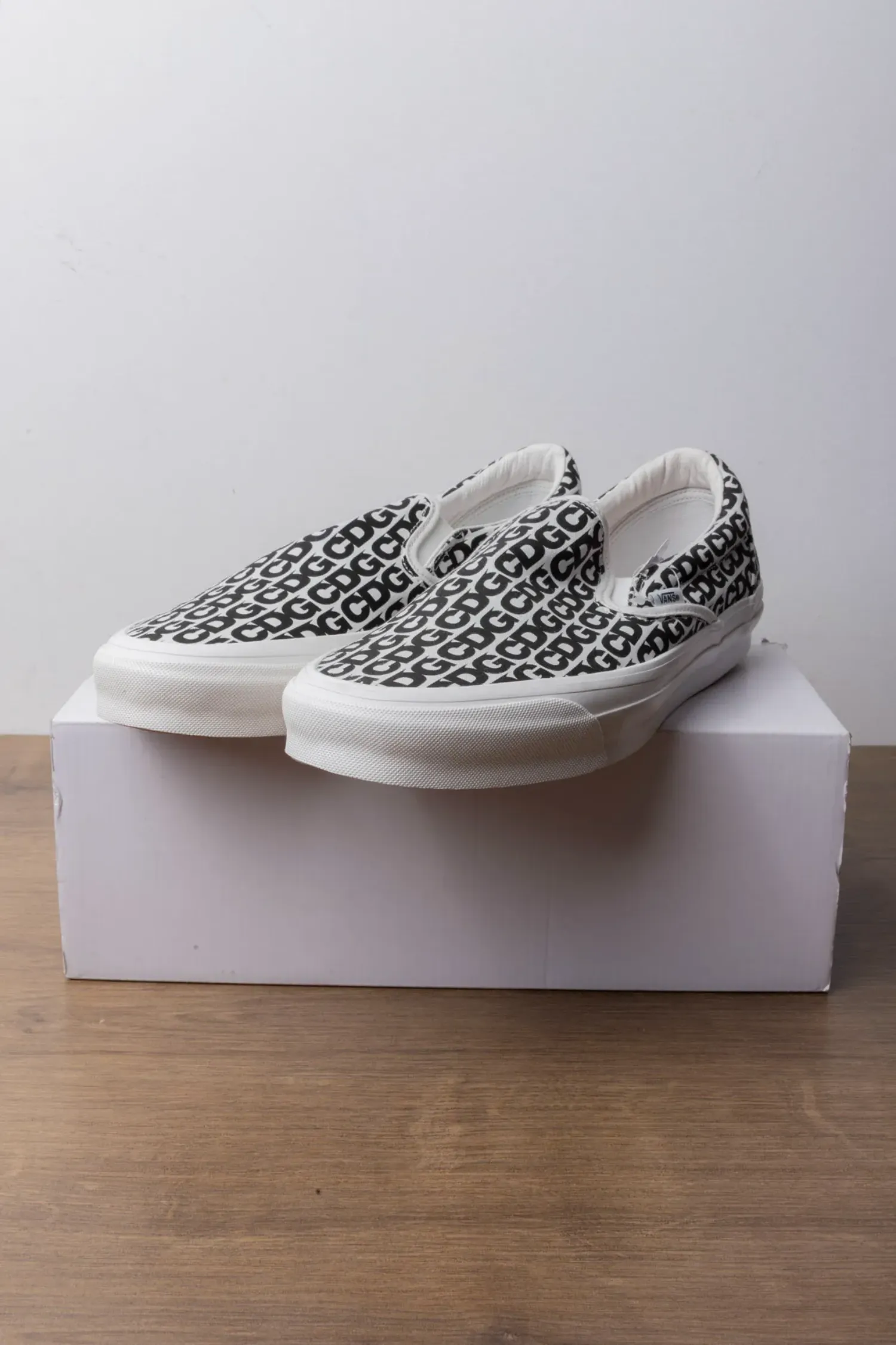 Comme Des Garçons x Vans Slip On CDG White