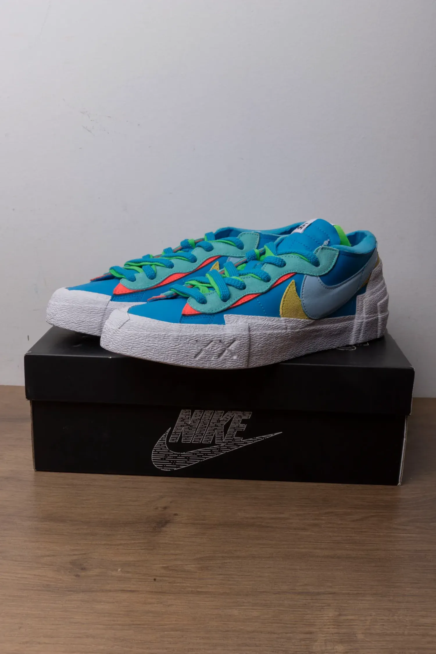 sacai x KAWS Nike Blazer Low Neptune Blue — 40.5, Novo