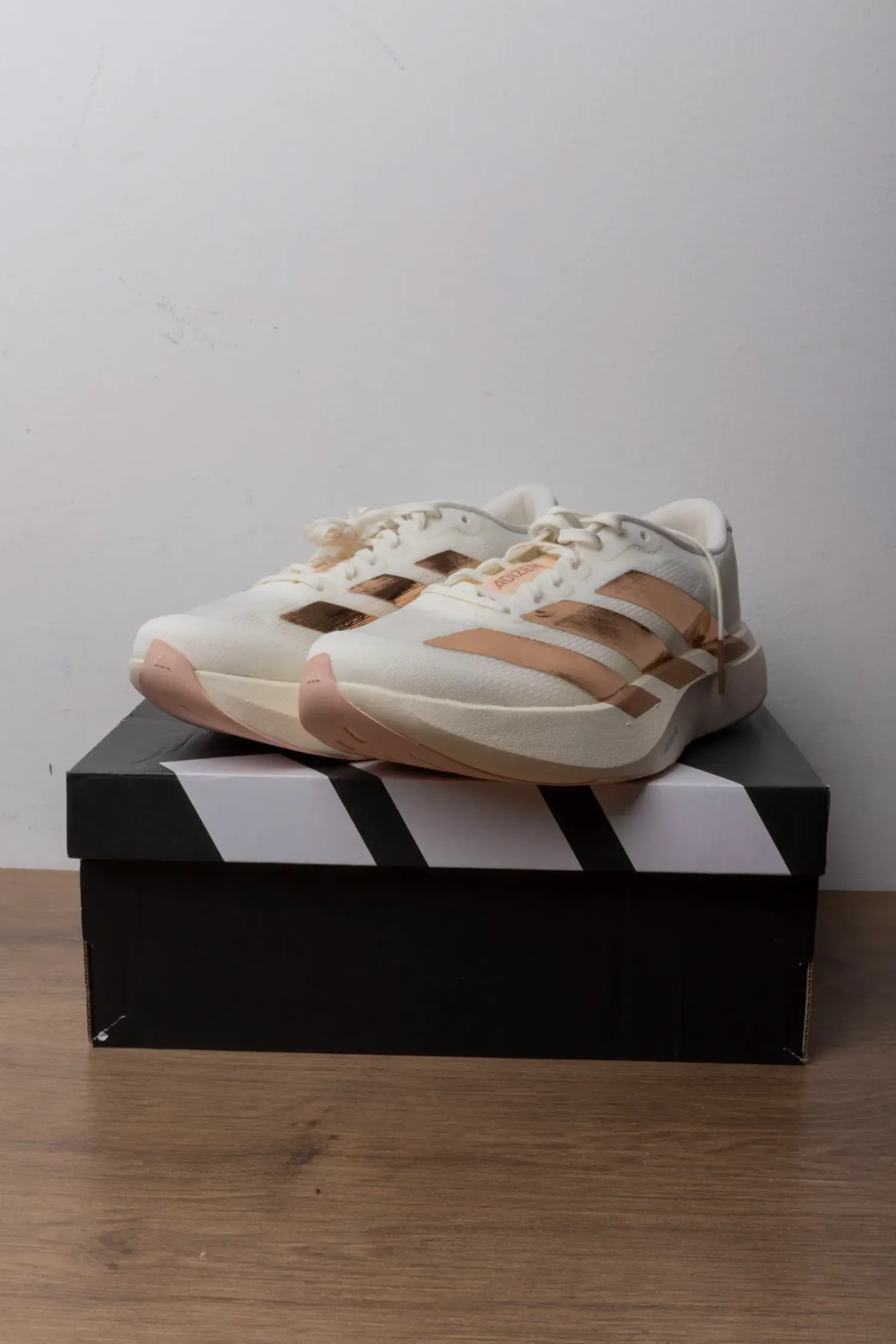 adidas Adizero Evo SL Off White Copper Metallic Blush Pink — 37, Novo