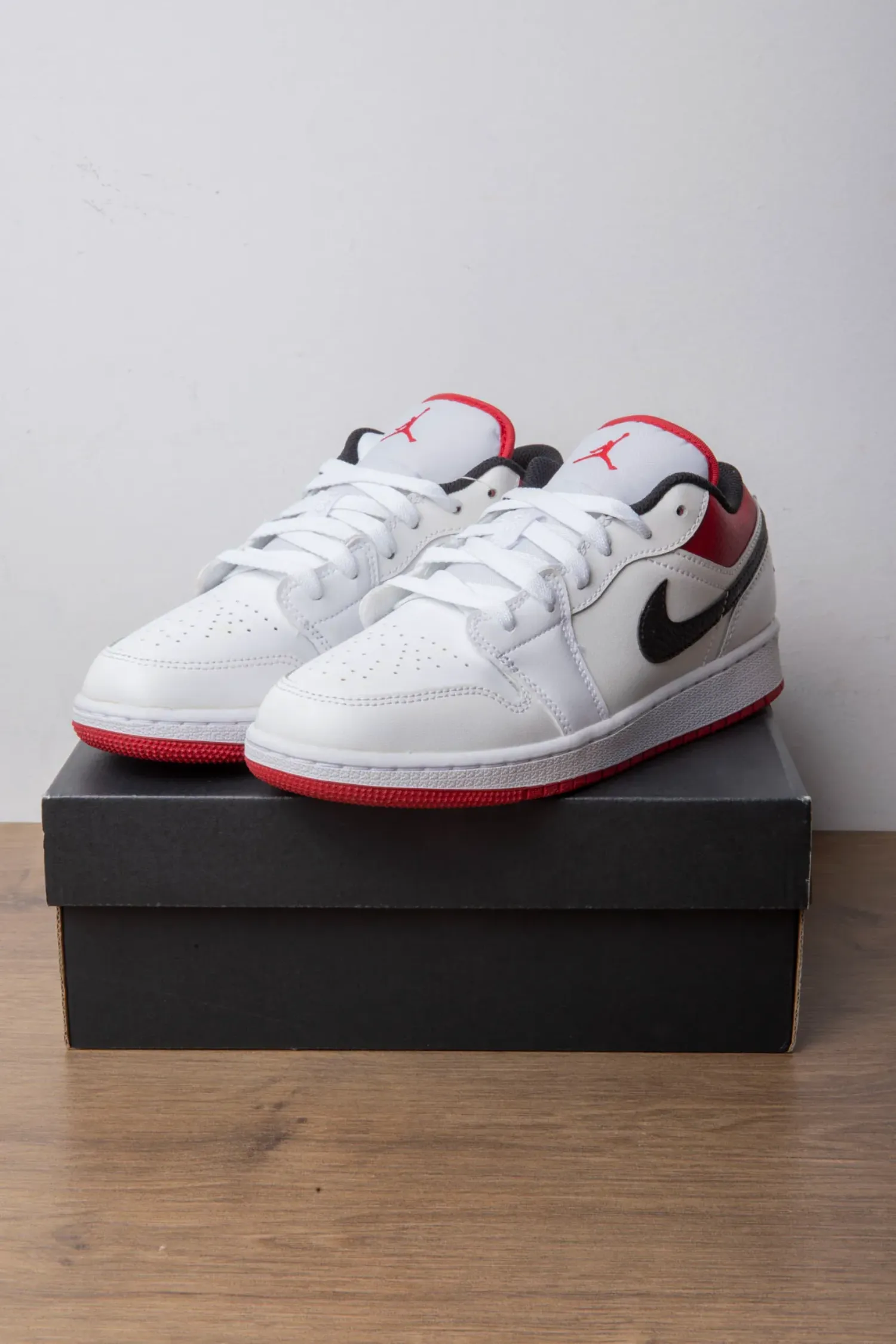 Air Jordan 1 Low White University Red — 36, Novo