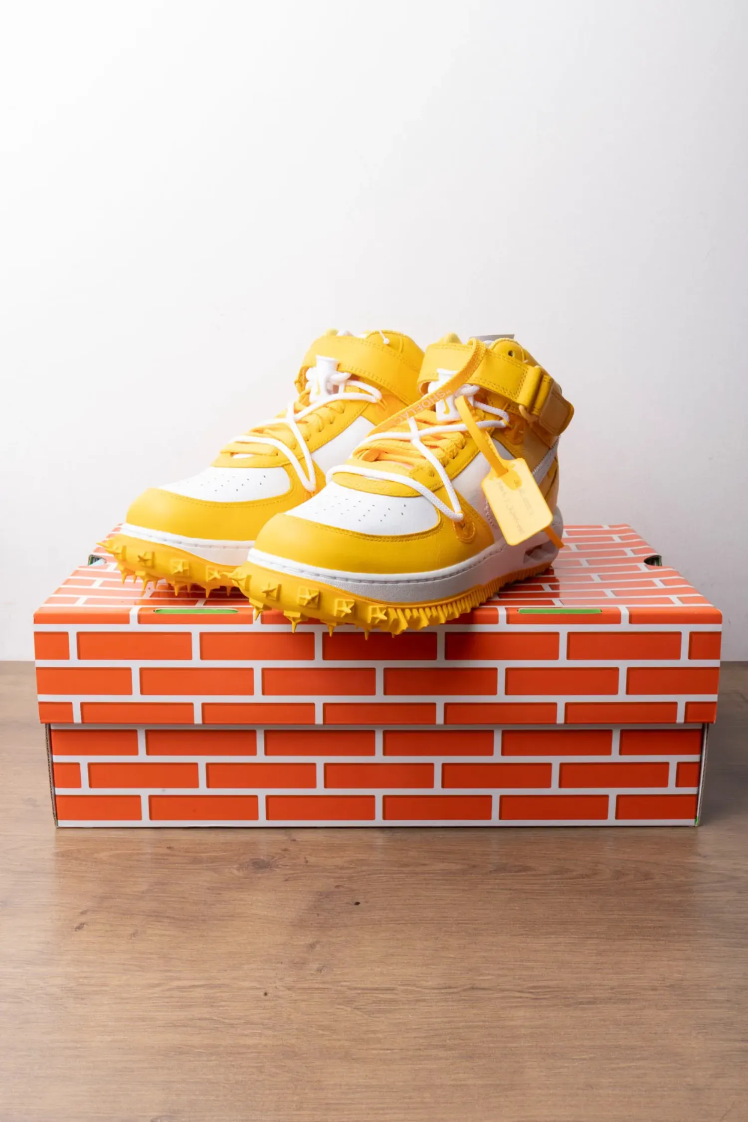 Off-White x Nike Air Force 1 Mid Varsity Maize — 39.5, Novo