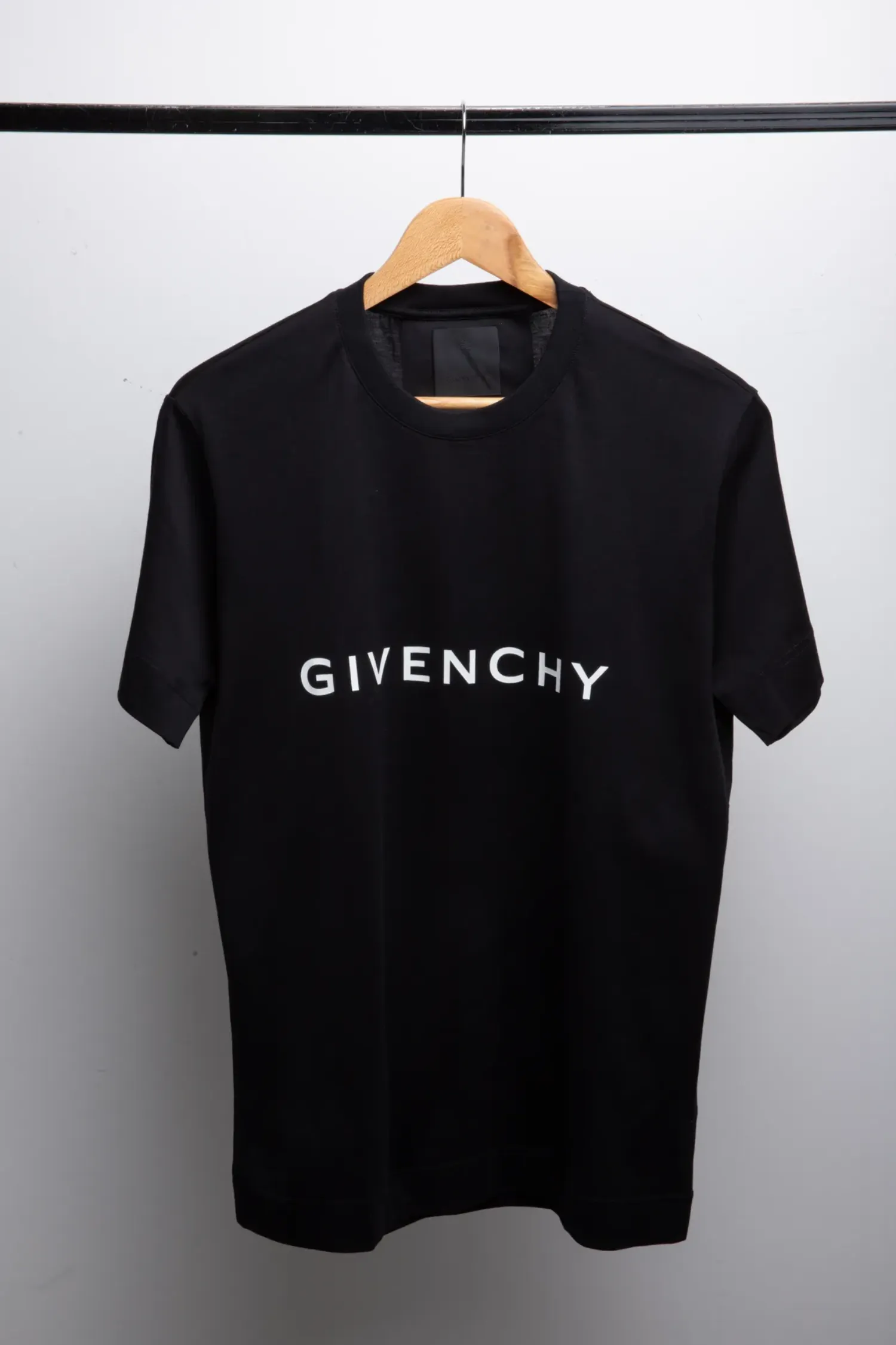 Camiseta Givenchy Logo Black — M, Novo