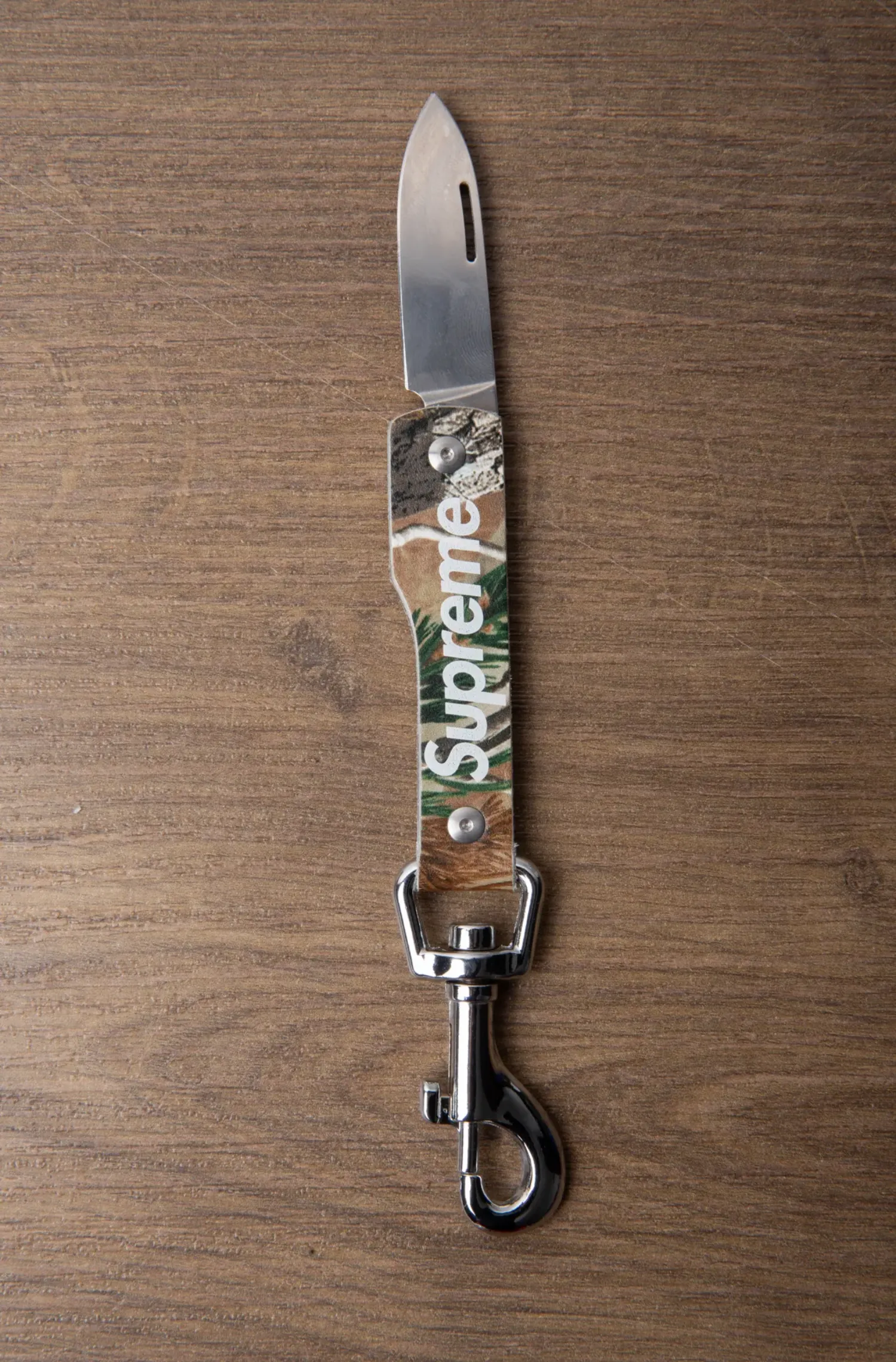 Chaveiro Supreme Leather Clip Knife Camo Green FW25-W8 — único, Novo
