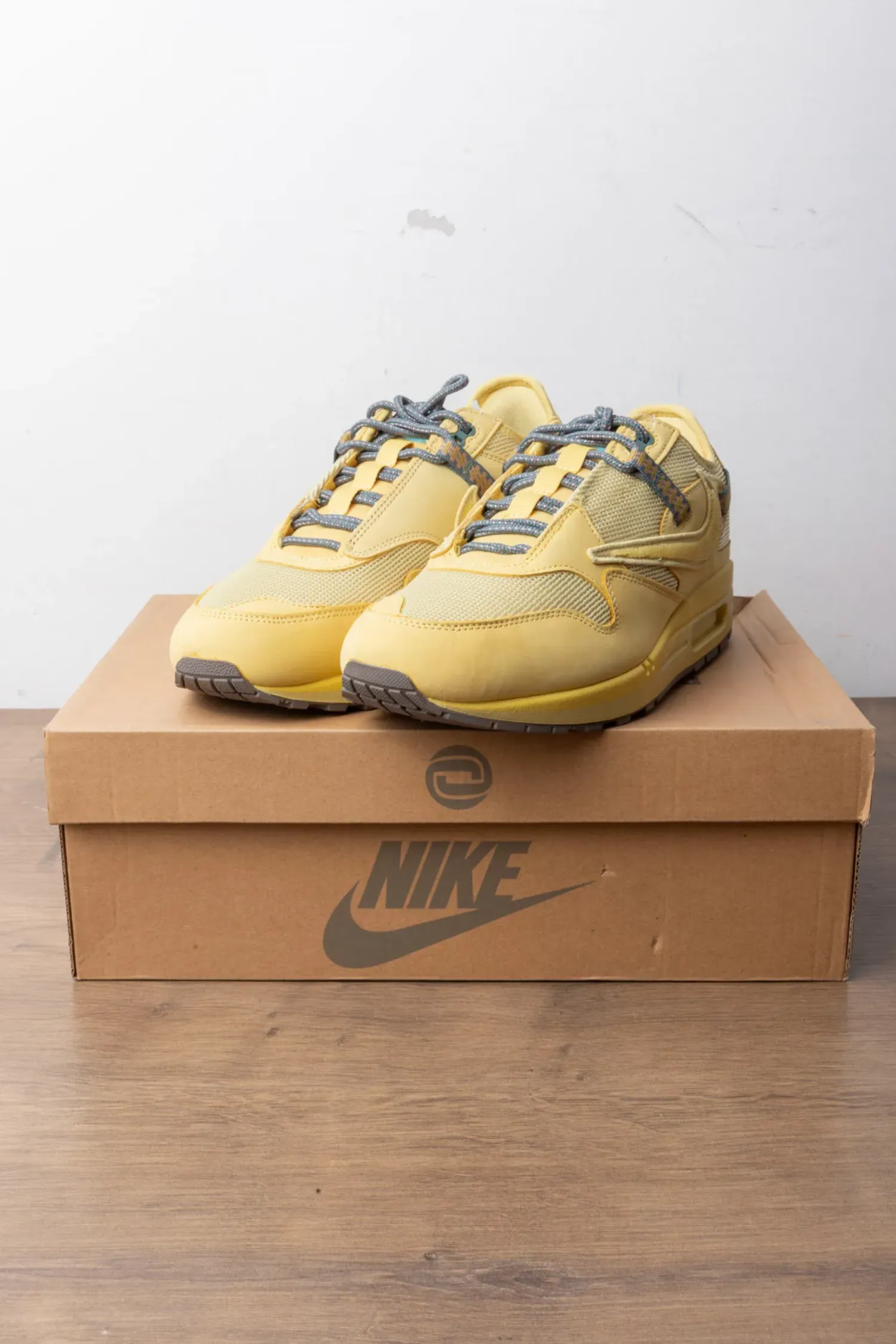 Travis Scott x Nike Air Max 1 Cactus Gold