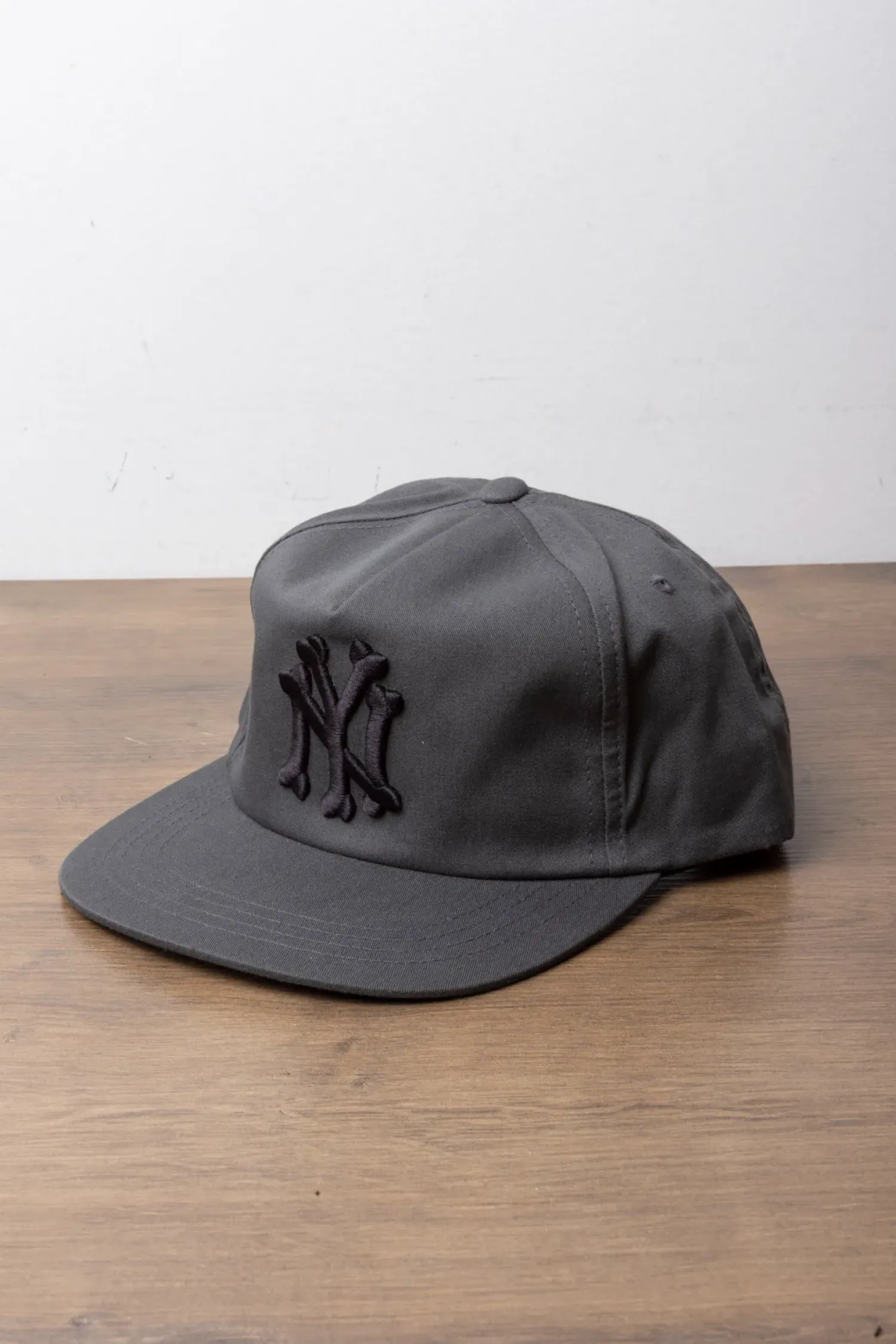 Boné oMA Studios NY Bones Smoke Grey — Único, Novo