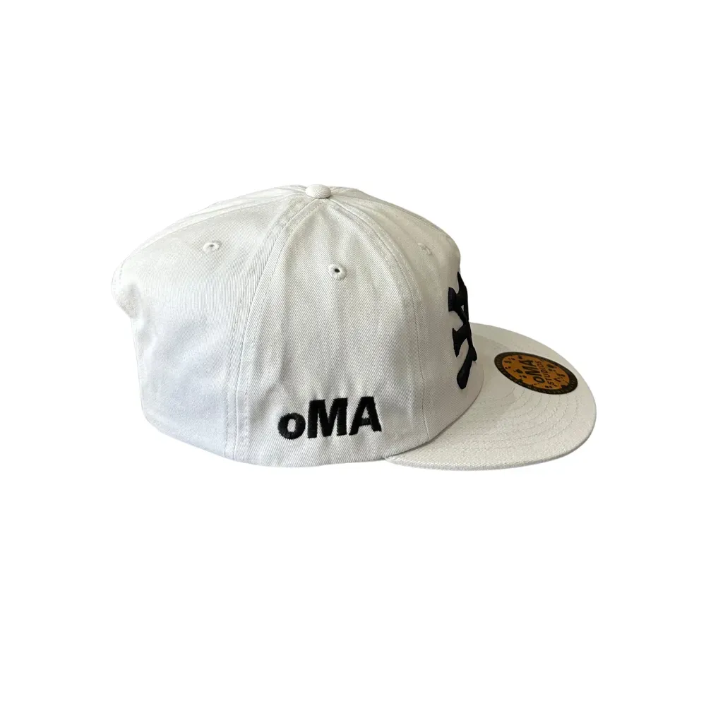 Boné oMA Studios NY NY White Black foto 2