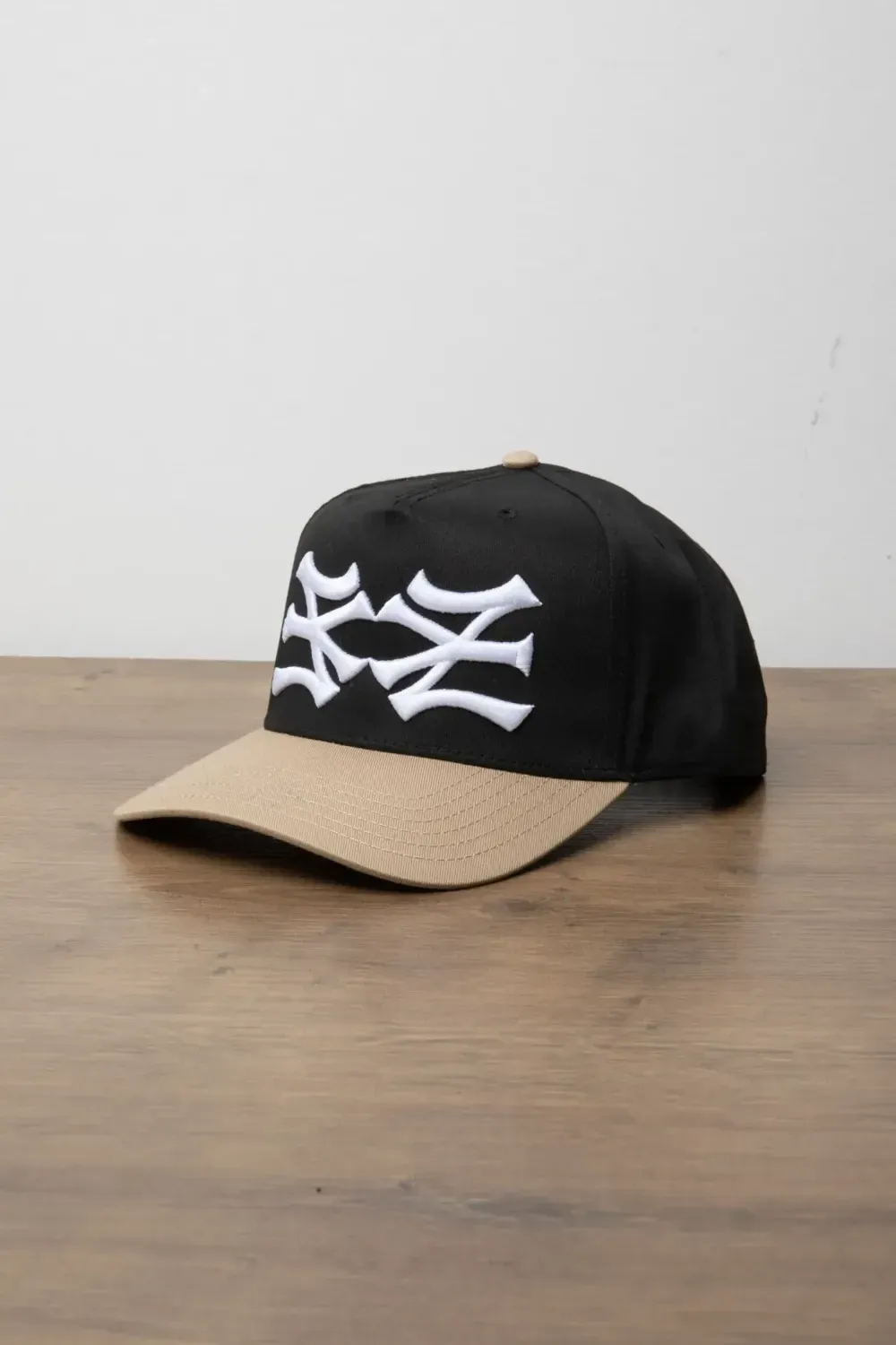 Boné oMA Studios NY NY Curved Brim Black Tan