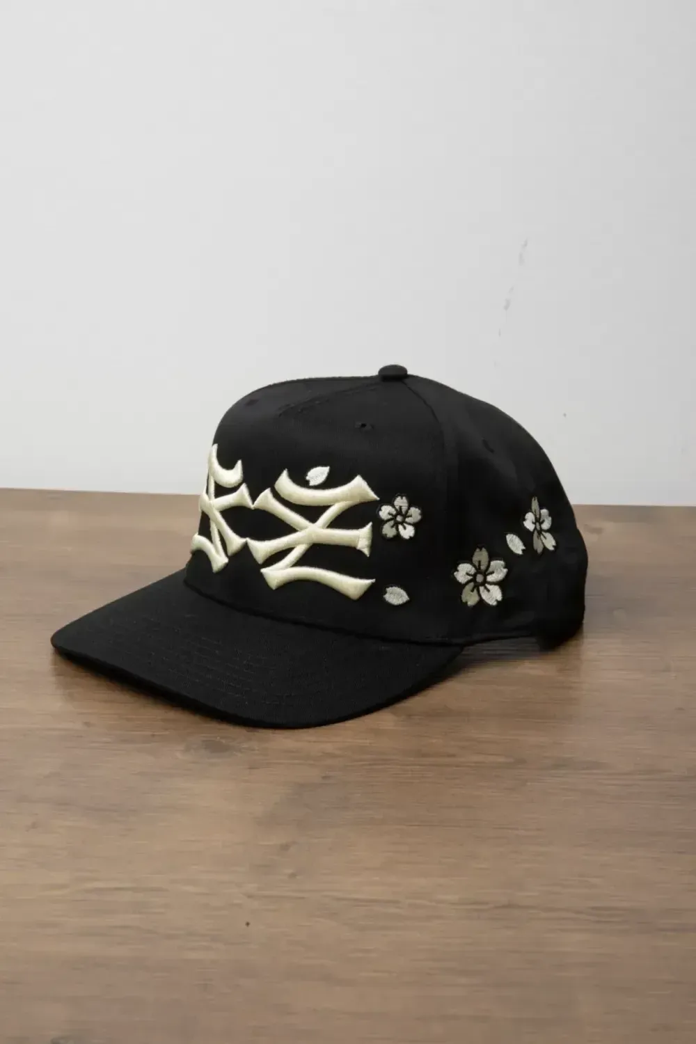 Boné oMA Studios NY NY Cherry Blossom Black Cream