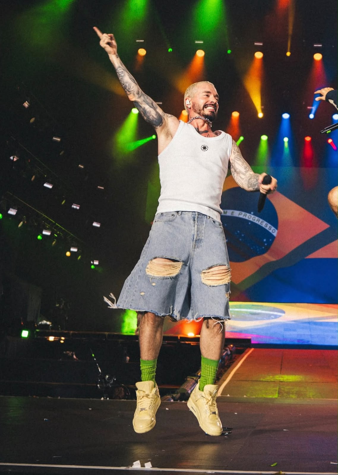 J Balvin x Jordan Brand estreiam Air Jordan 4 "Lemonade" com textura de crocodilo no Rock in Rio