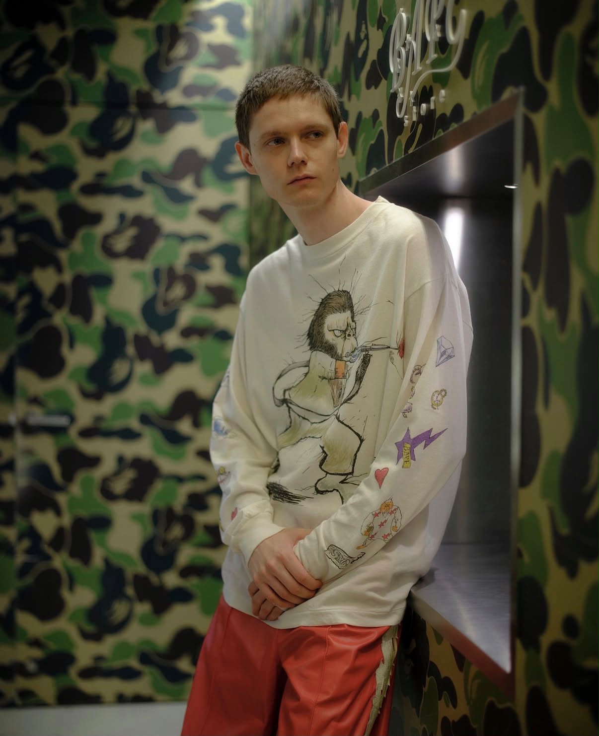 Nova coleção da SAINT Mxxxxxx e BAPE aposta no visual rock vintage