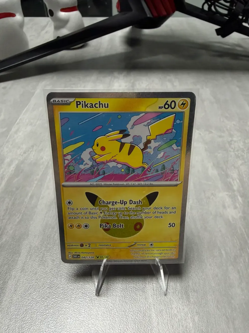 Pikachu (42/128) Celebração de 30 Anos Pokémon TCG