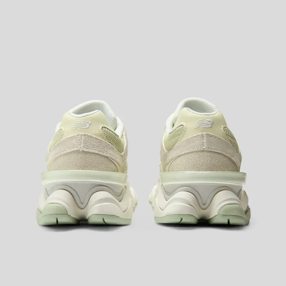 New Balance 9060 Mineral Off White foto 4