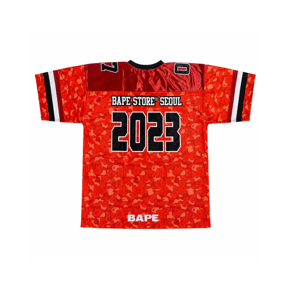 Camiseta Bape Football Seoul Store Relaxed Fit Red foto 1