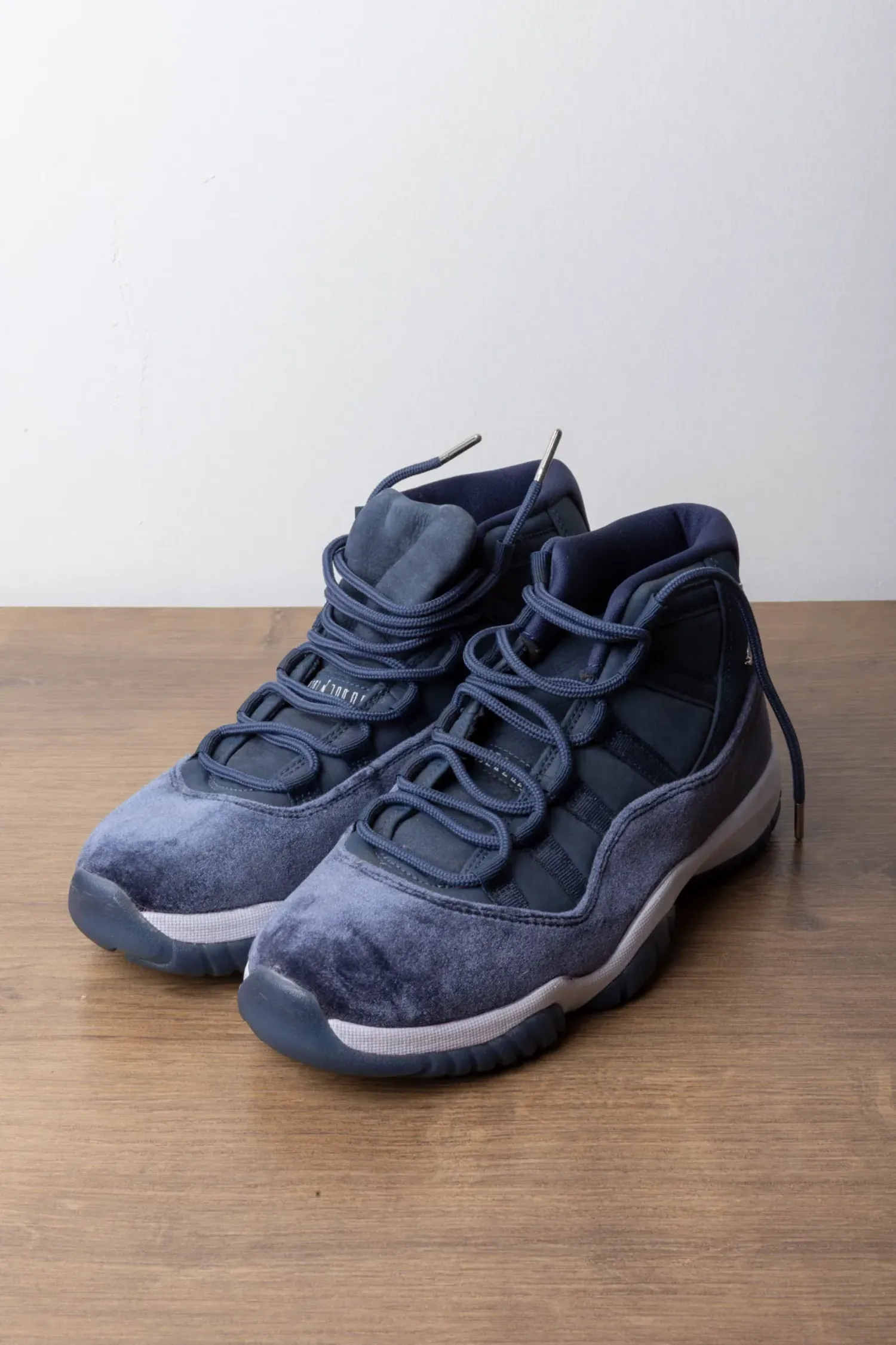 Air Jordan 11 Midnight Navy Velvet