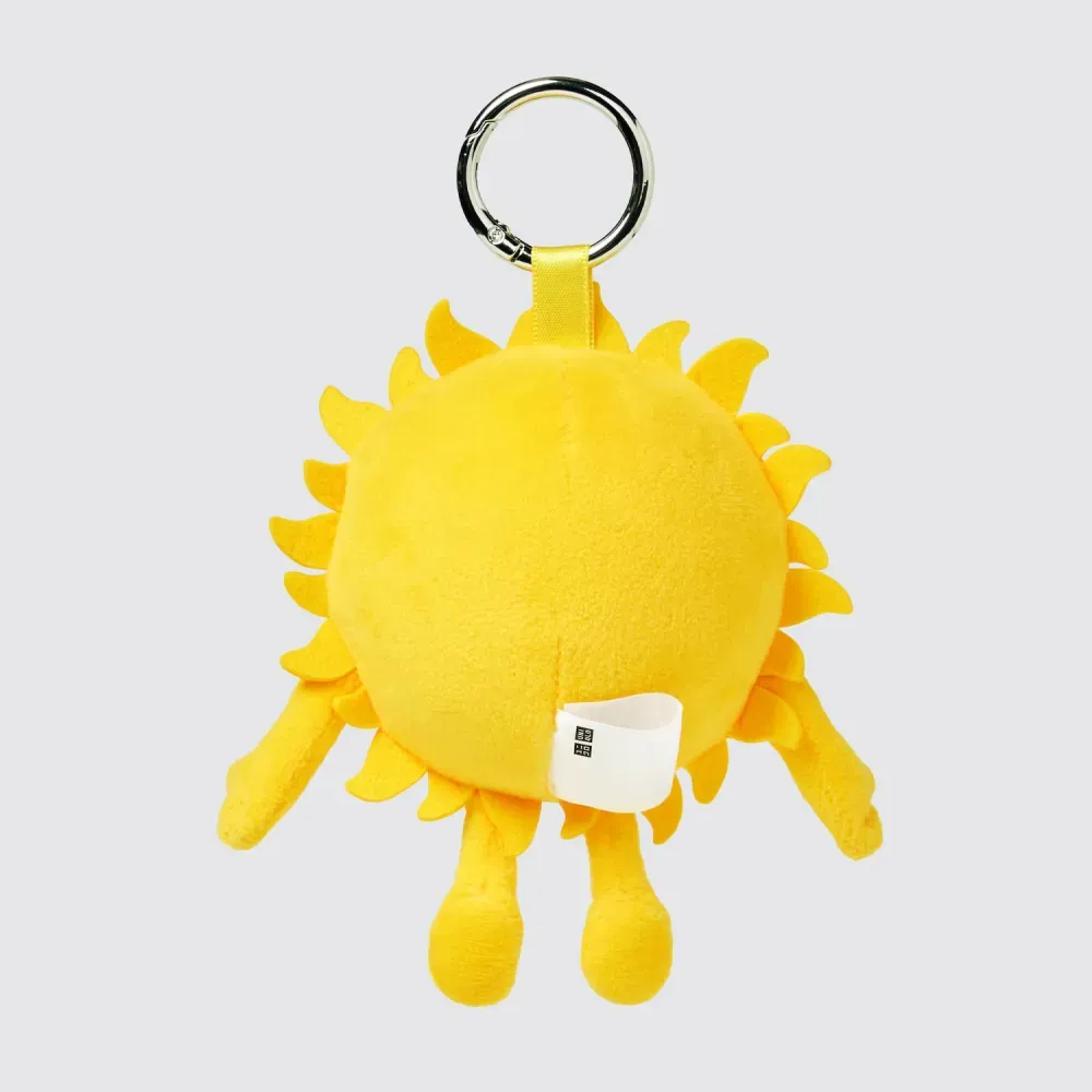 KAWS x Uniqlo Chaveiro Universe Charm Sun Yellow foto 2