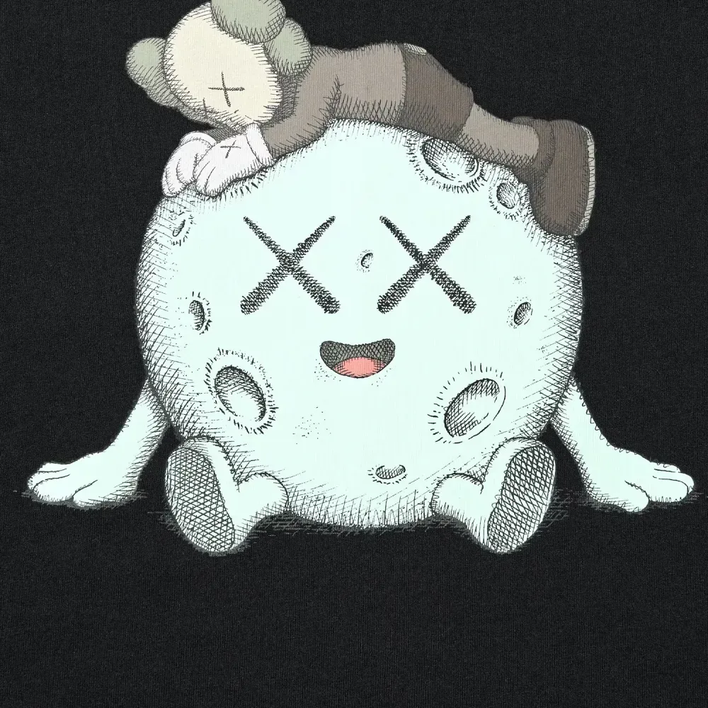 KAWS x Uniqlo Camiseta Universe UT Moon Black foto 4