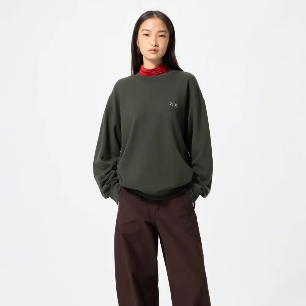KAWS x Uniqlo Moletom Universe Earth Gray foto 1