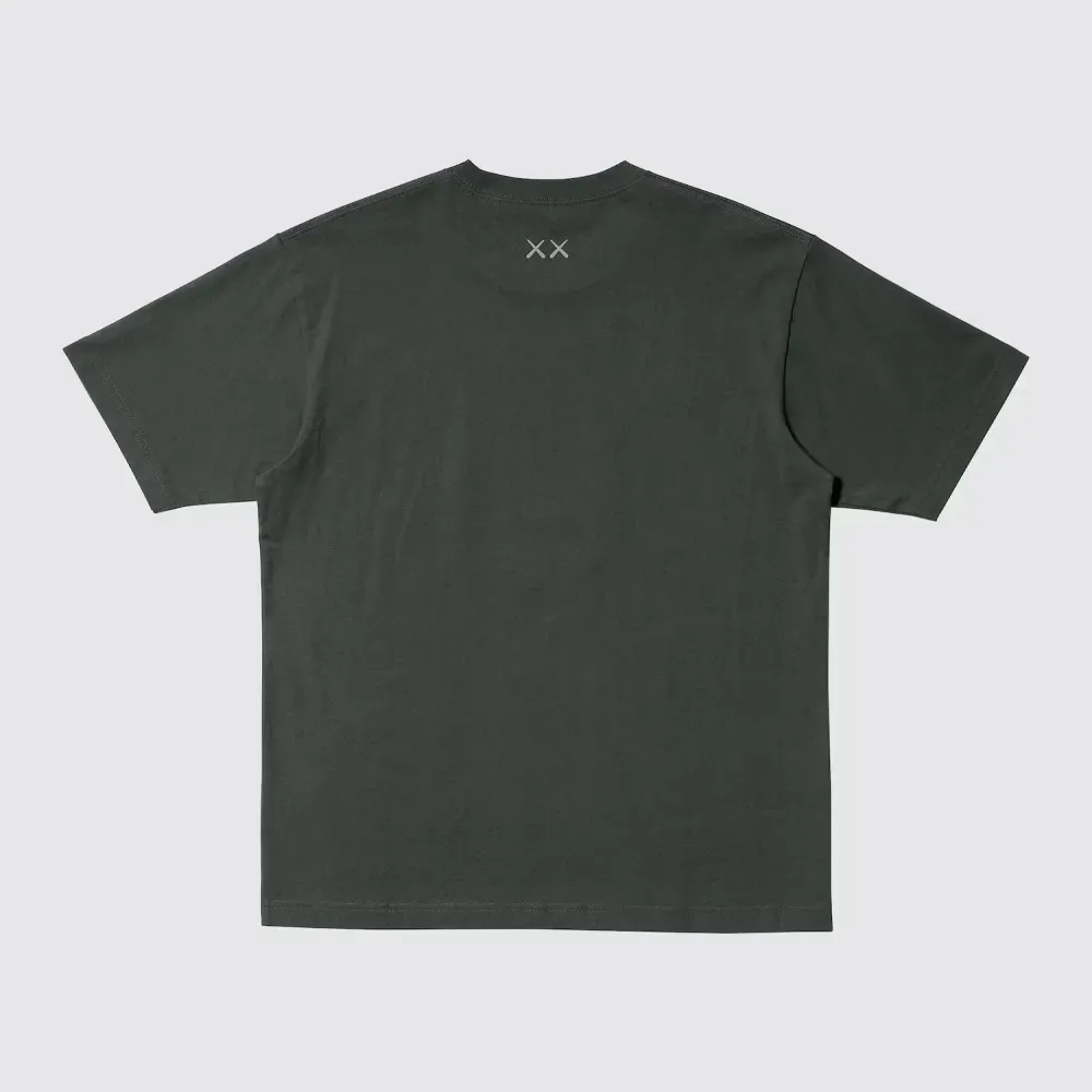 KAWS x Uniqlo Camiseta Universe UT Graphic Gray foto 1