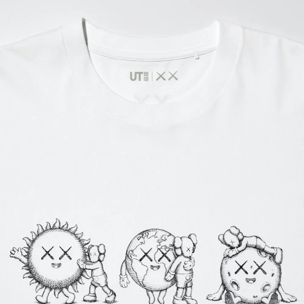 KAWS x Uniqlo Camiseta Universe UT Line Art White foto 5