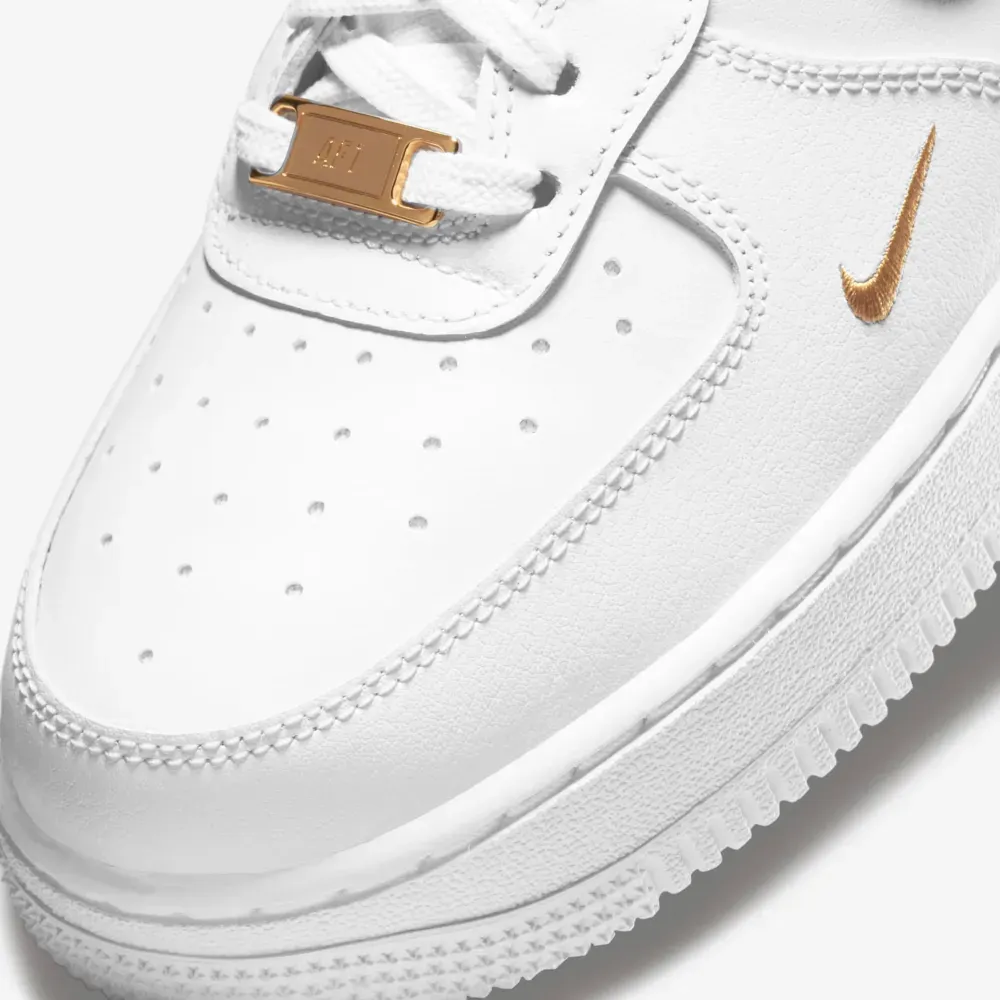 Nike Air Force 1 Low Essential White Black Gold foto 6