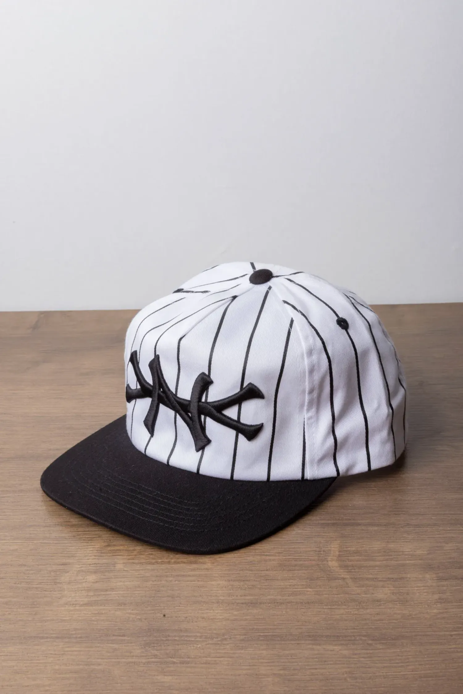 Boné oMA Studios NY Premium Pinstripe White Black — Único, Novo