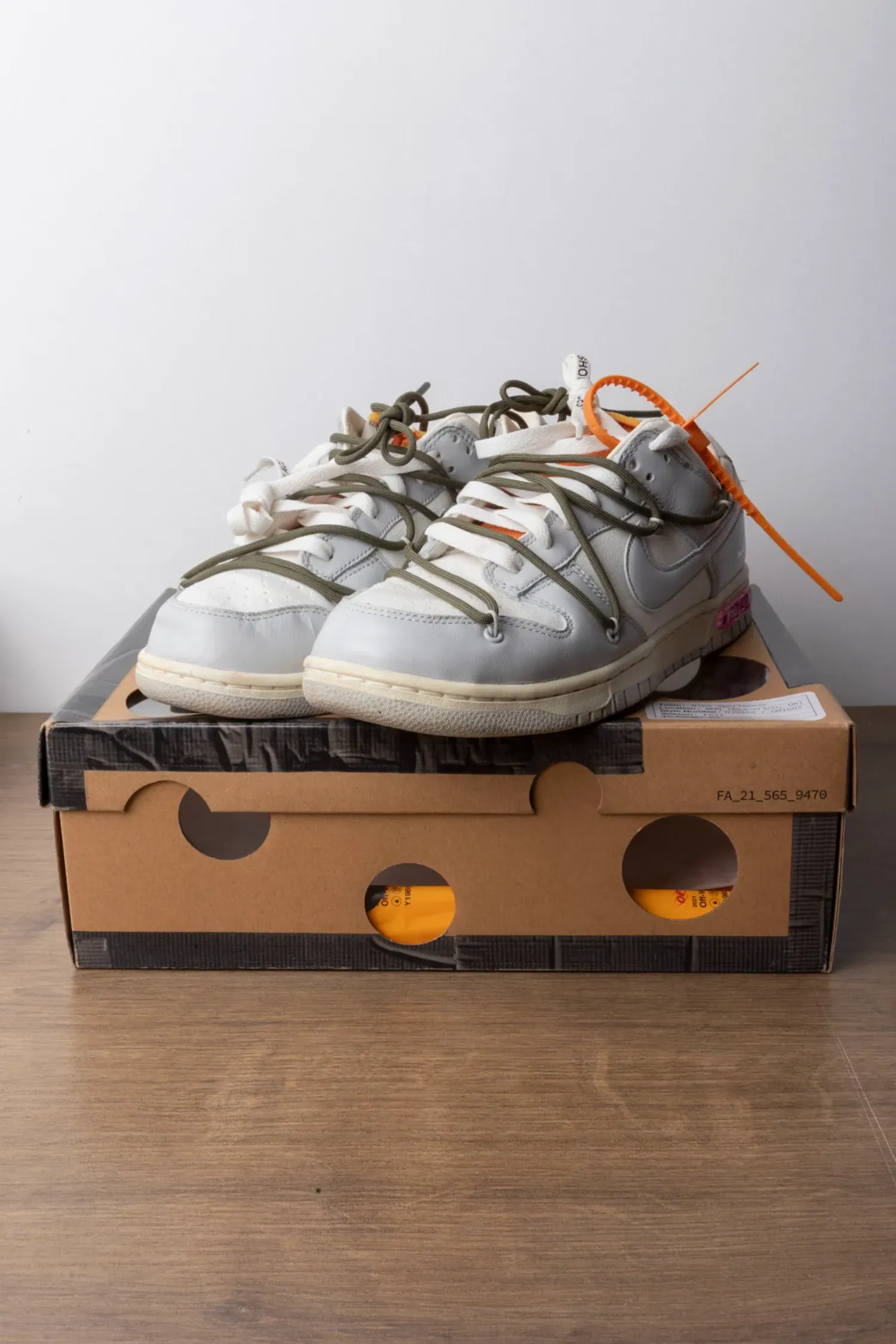 Off-White x Nike Dunk Low Lot 22 of 50