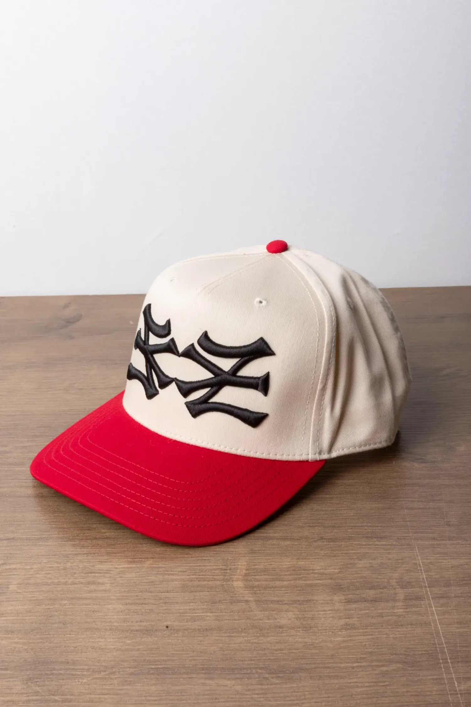Boné oMA Studios NY NY Curved Brim Cream Red — Único, Novo