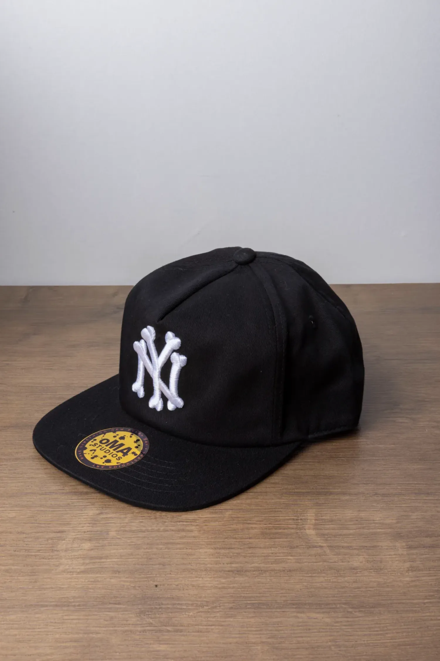 Boné oMA Studios NY Bones Black — Único, Novo