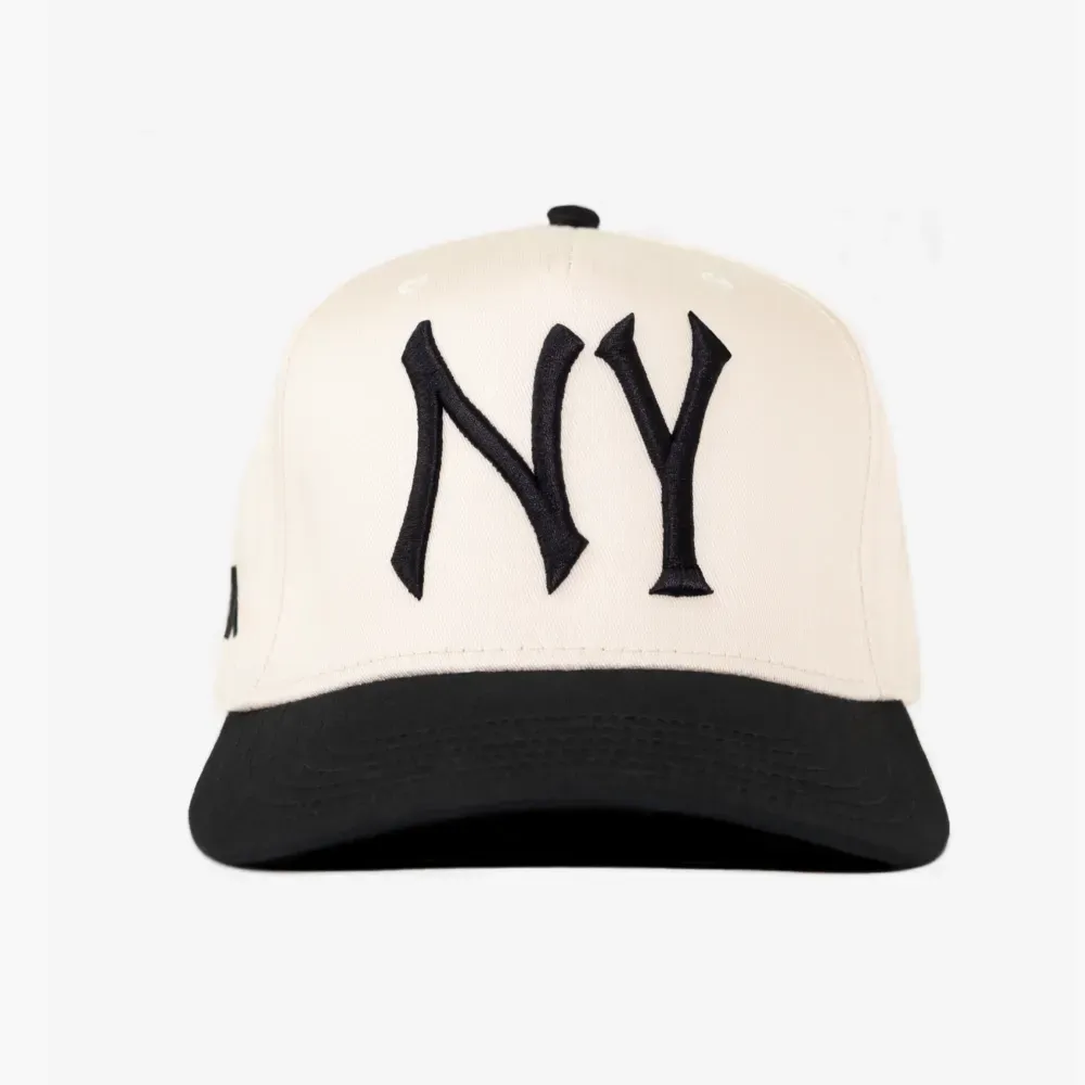 Boné oMA Studios NY Hat Curved Brim Cream Black — Único, Novo